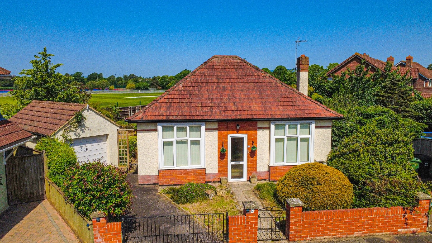2 bedroom Detached bungalow For Sale