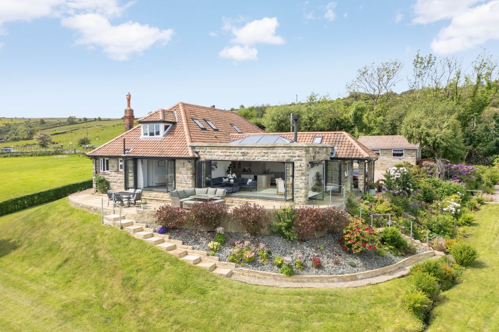 5 bedroom Farm House For Sale