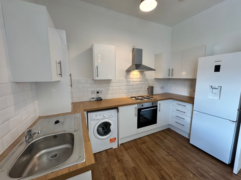 2 bedroom Flat To Let