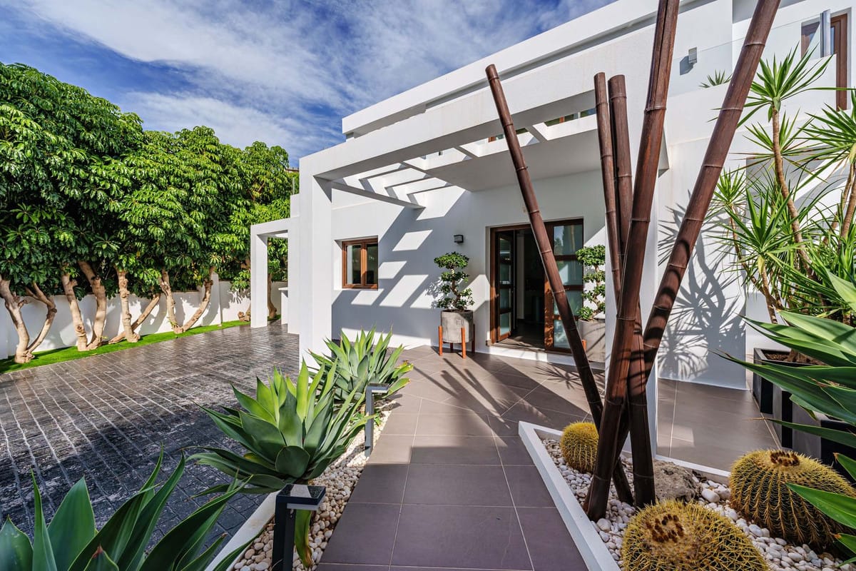 5 bedroom Villa For Sale