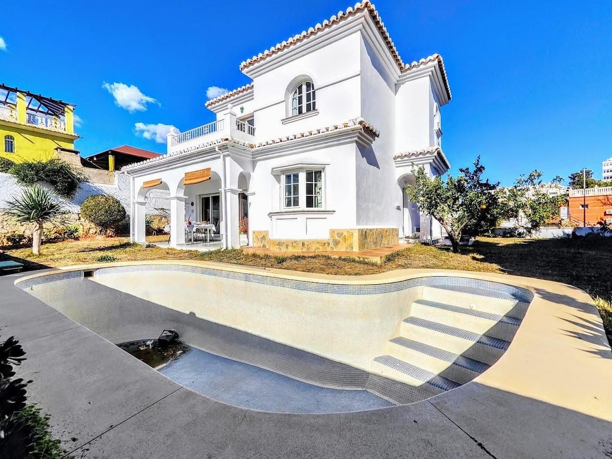 4 bedroom Villa For Sale