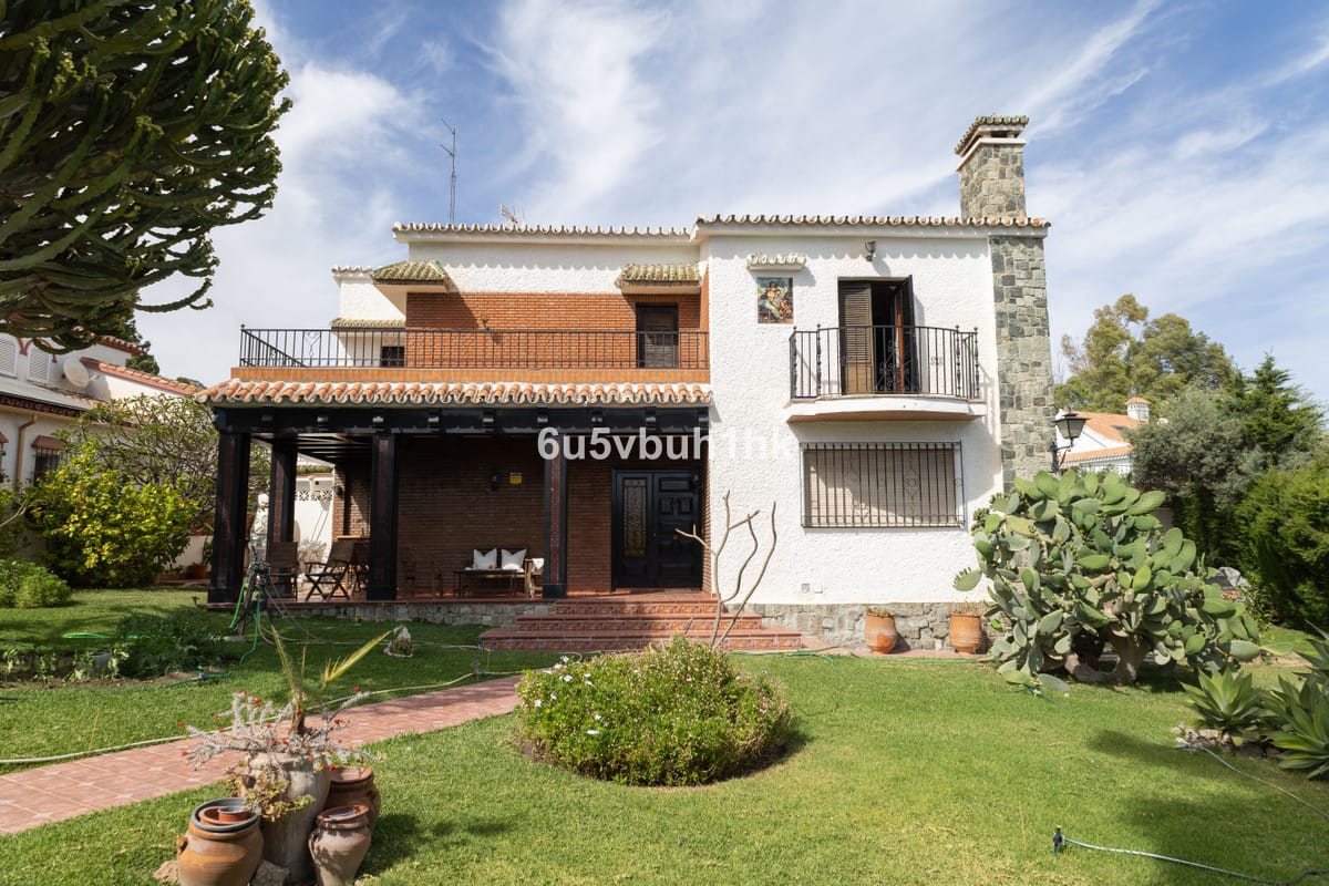 6 bedroom Villa For Sale