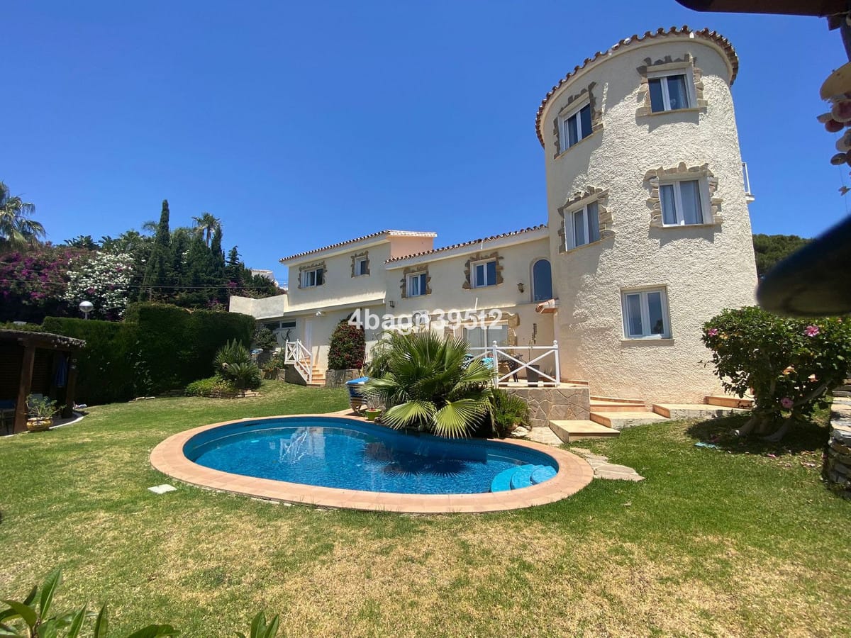 6 bedroom Villa For Sale