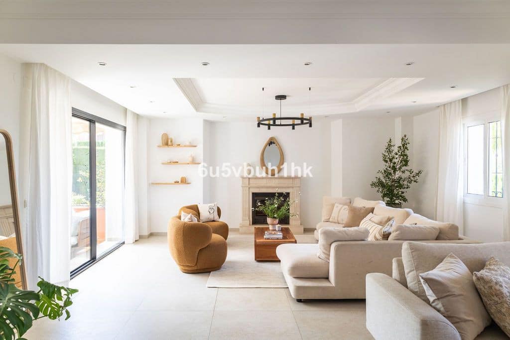 5 bedroom Villa For Sale