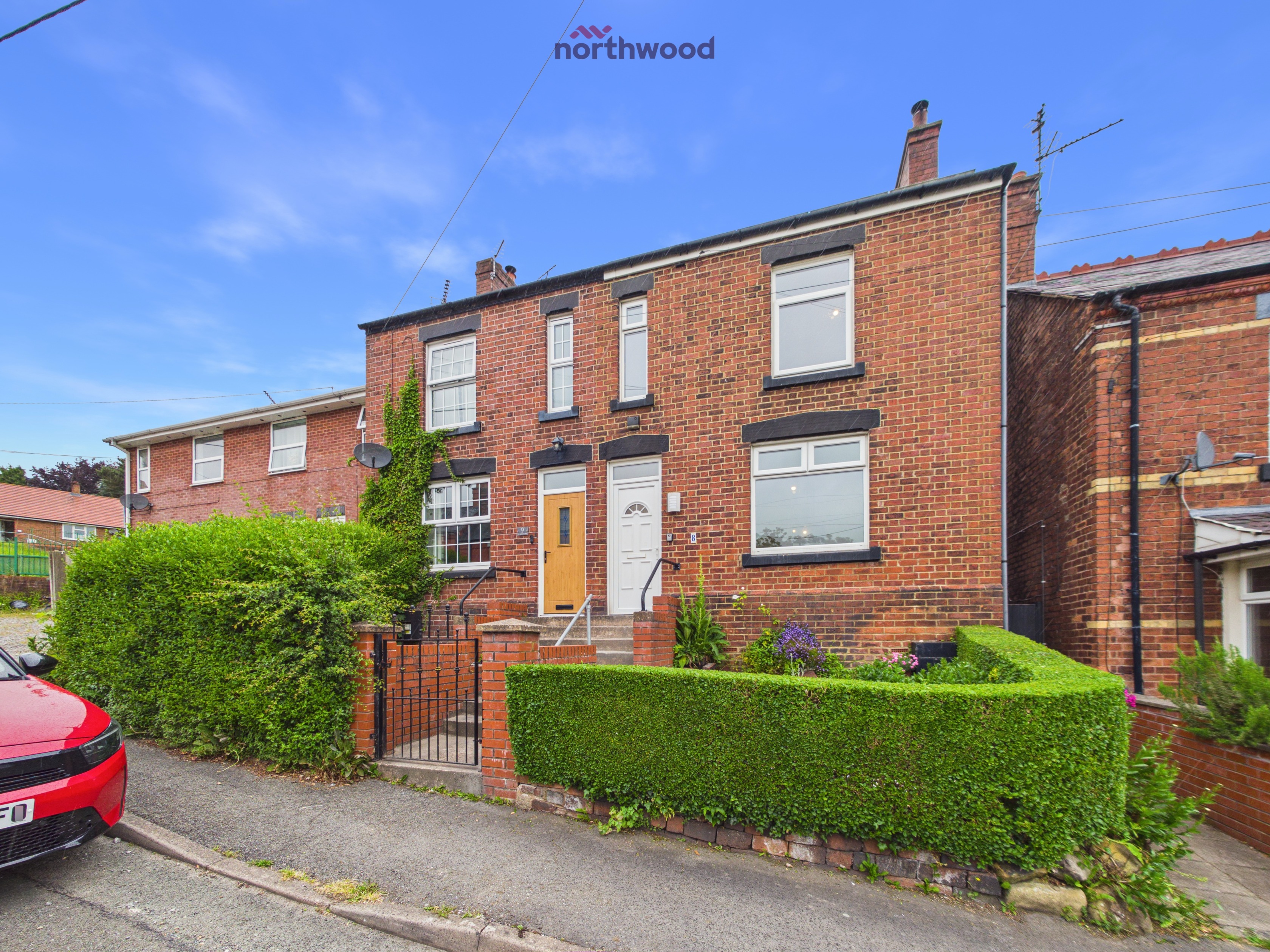 4 bedroom Semi-detached house Under Offer