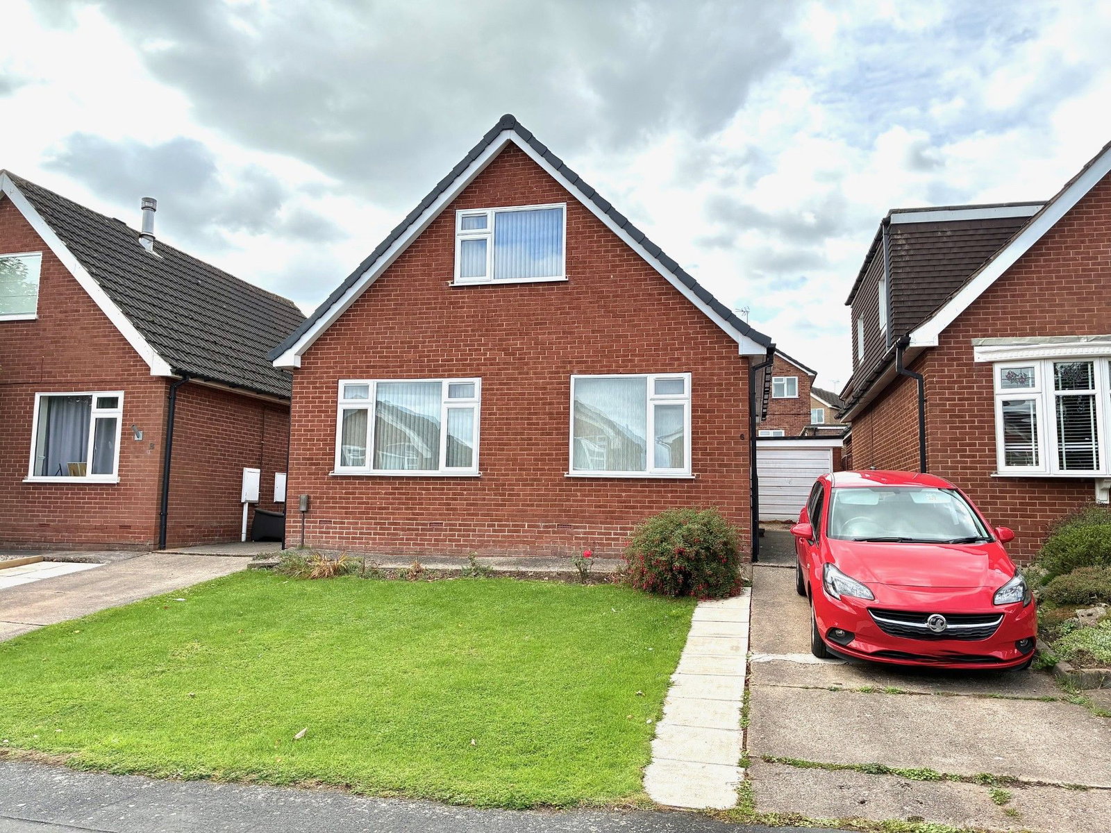 3 bedroom Detached house Under Offer
