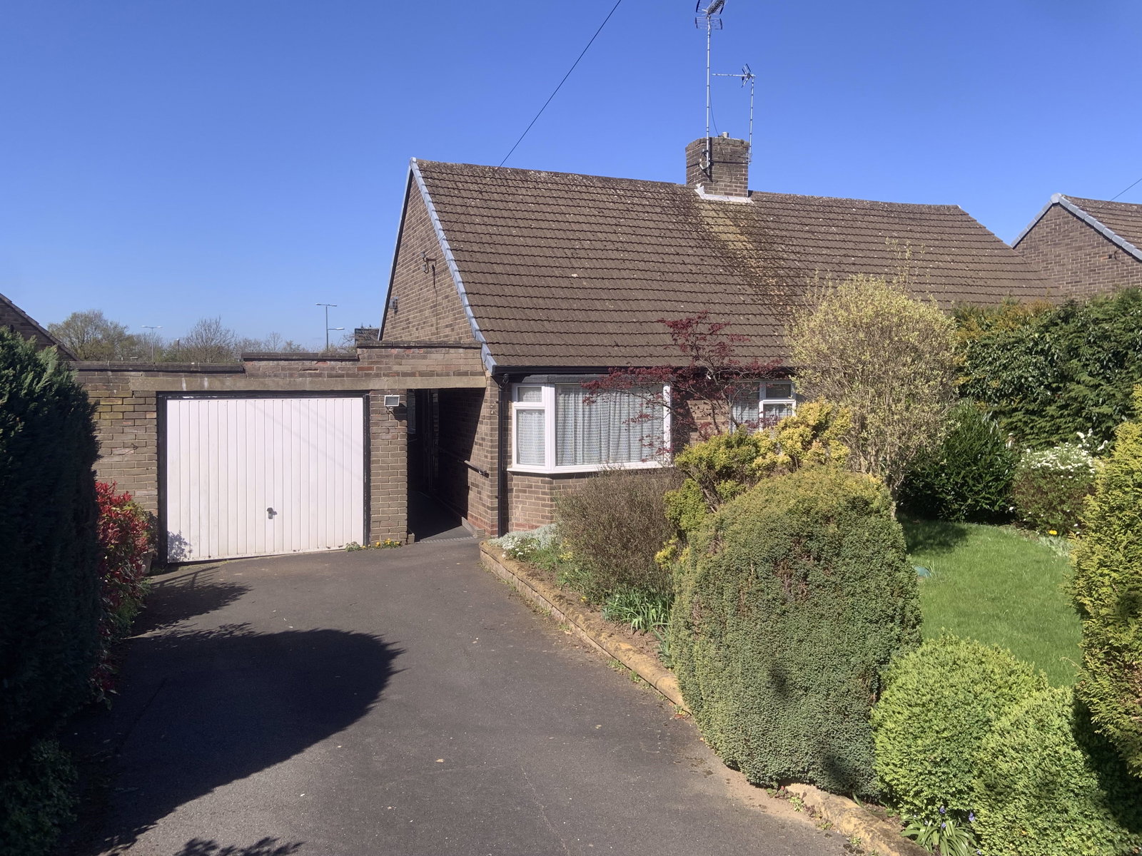 3 bedroom Semi-detached house Under Offer
