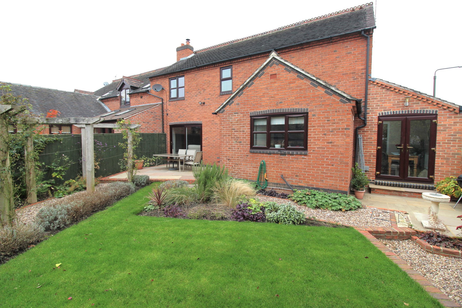4 bedroom Semi-detached house For Sale
