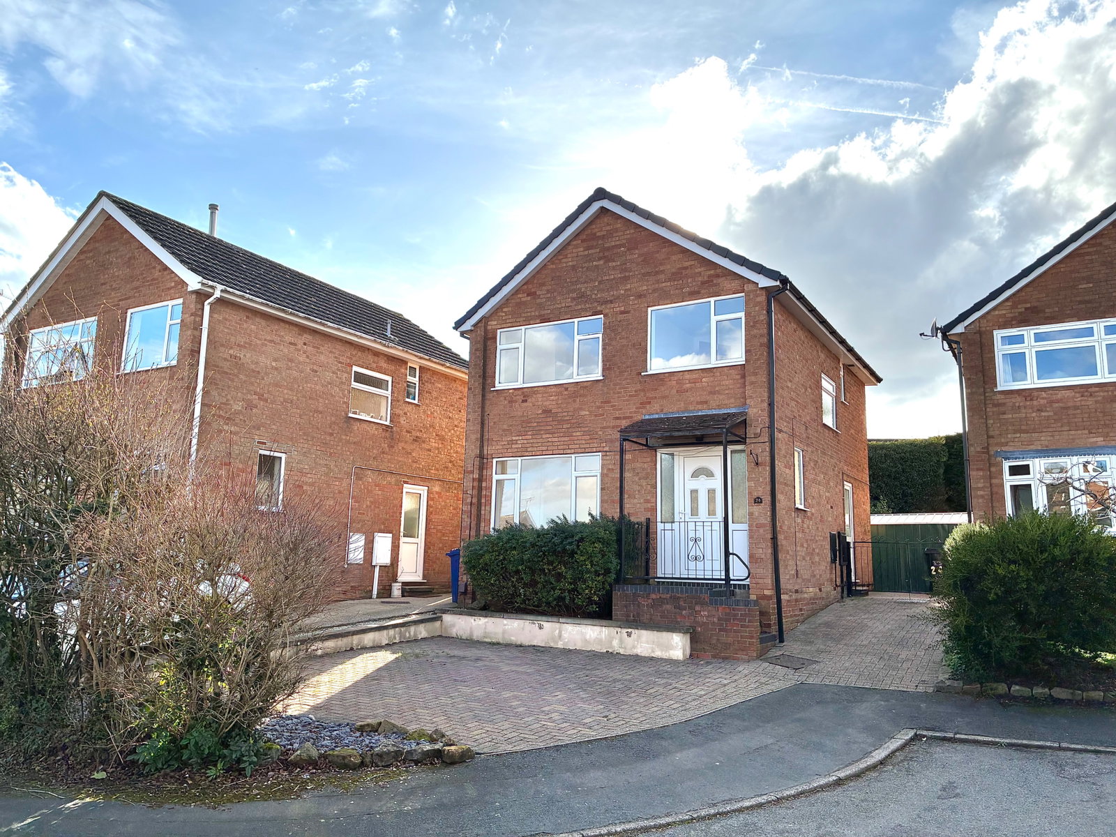 3 bedroom Detached house For Sale