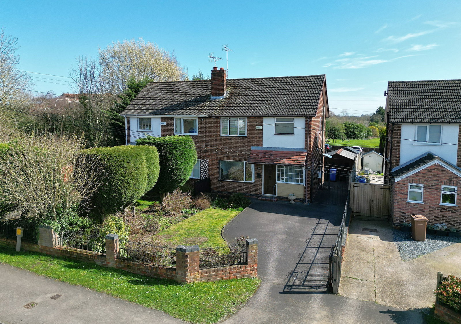 3 bedroom Semi-detached house For Sale