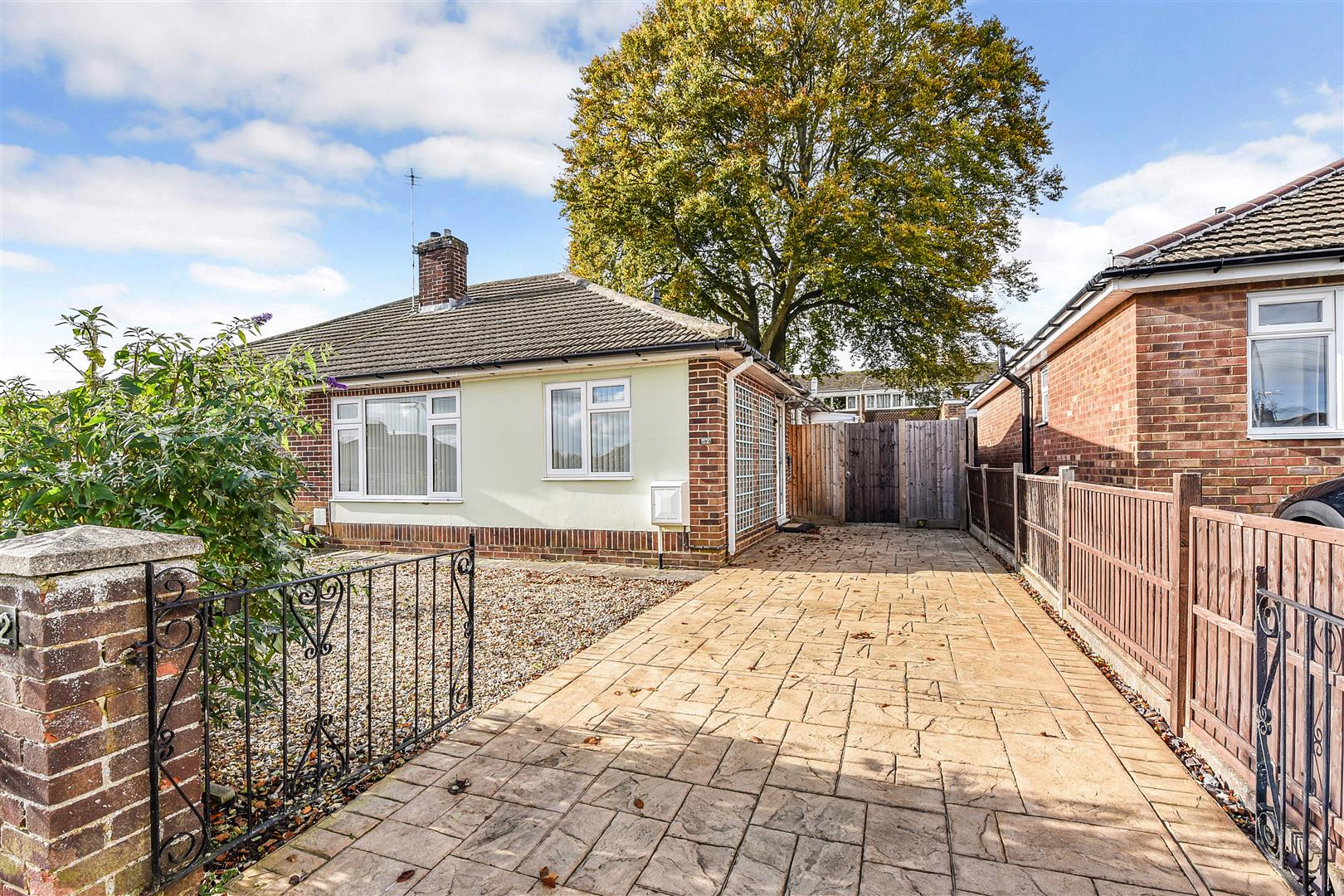 2 bedroom Detached bungalow For Sale
