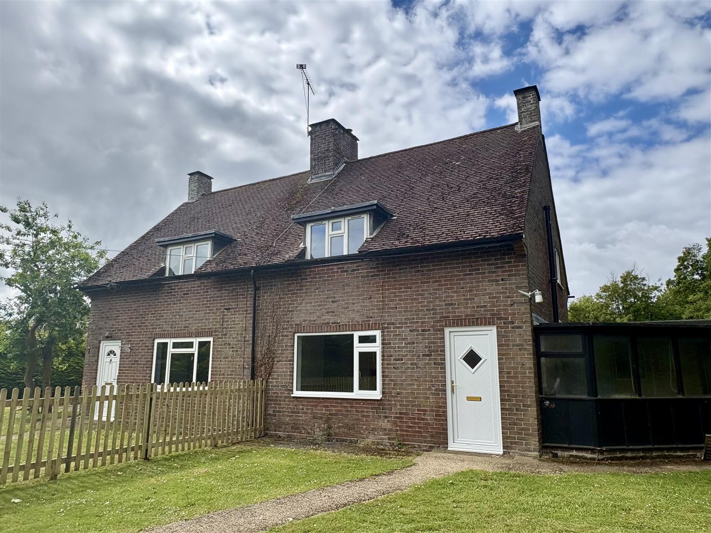 3 bedroom Semi-detached house To Let