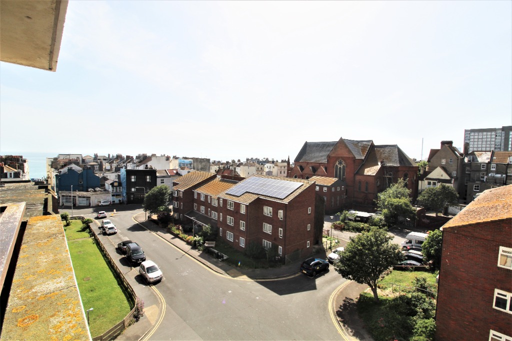 2 bedroom Flat To Let
