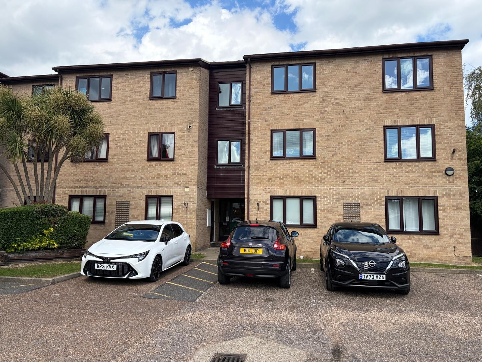 2 bedroom Flat To Let