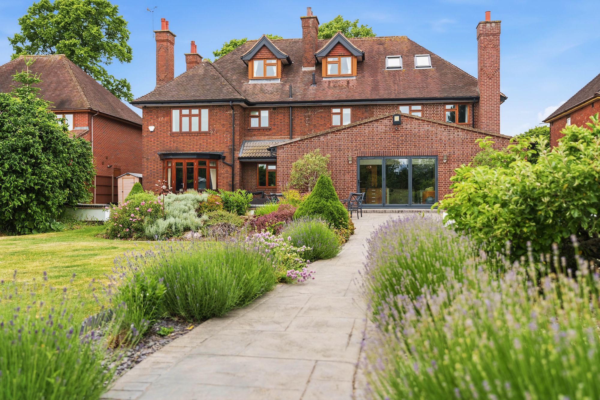 6 bedroom Detached house Under Offer