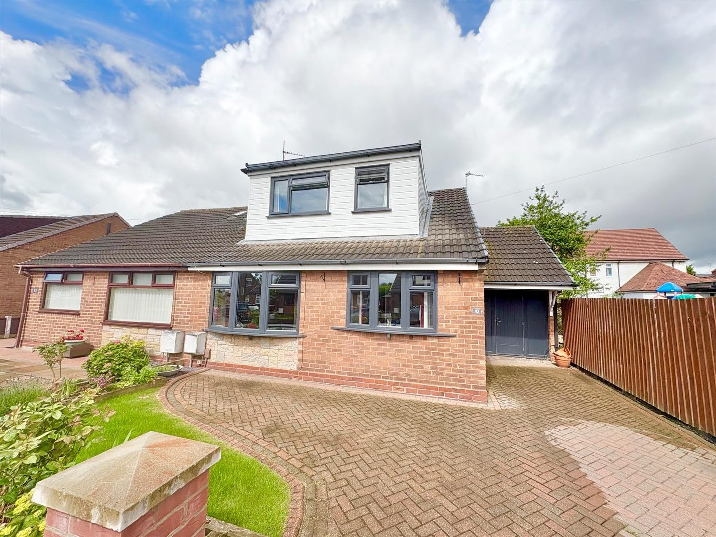 3 bedroom Semi-detached house For Sale