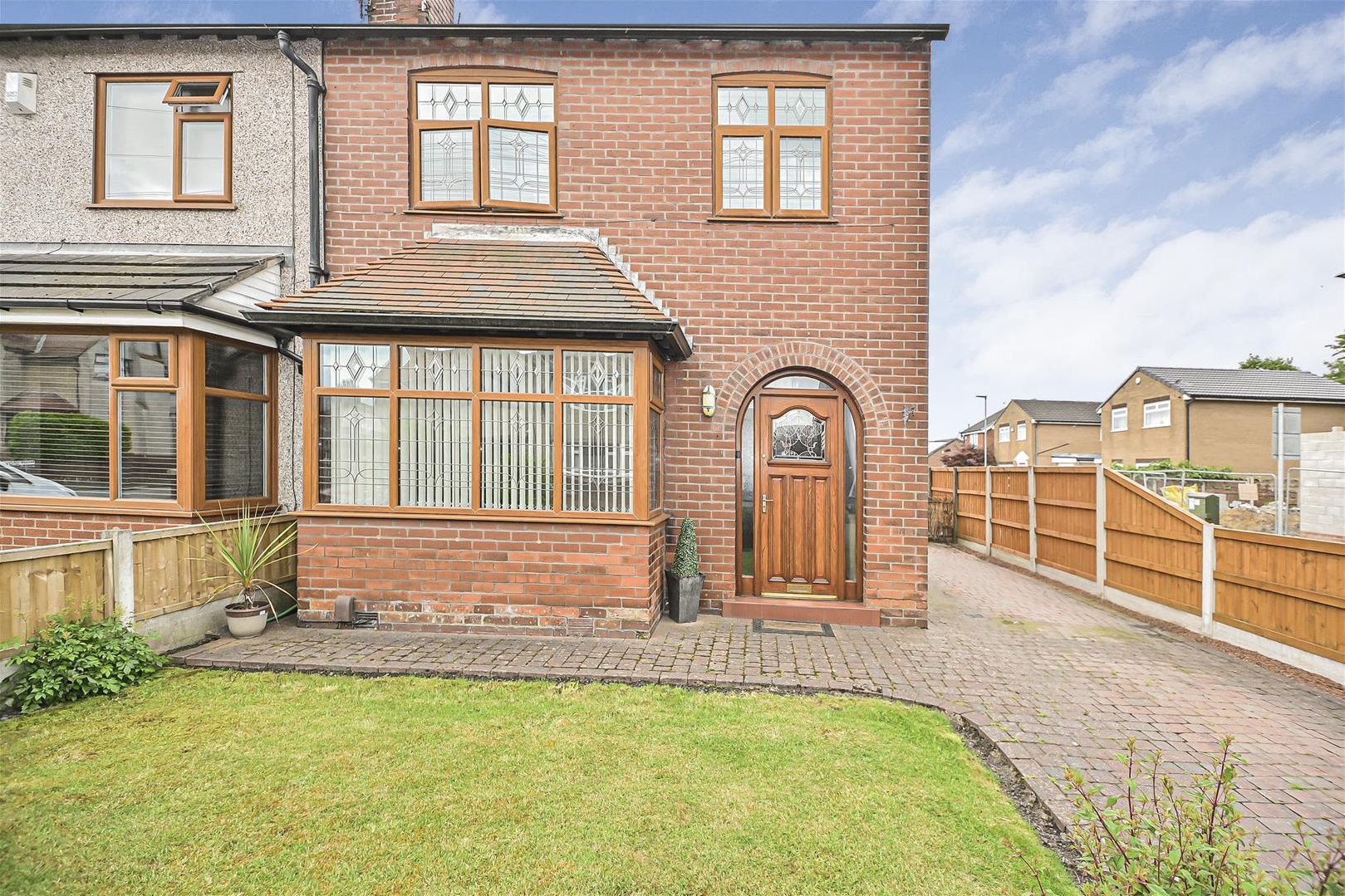 3 bedroom Semi-detached house For Sale