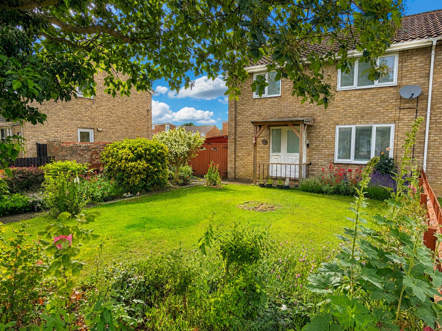 3 bedroom End of terrace house Under Offer