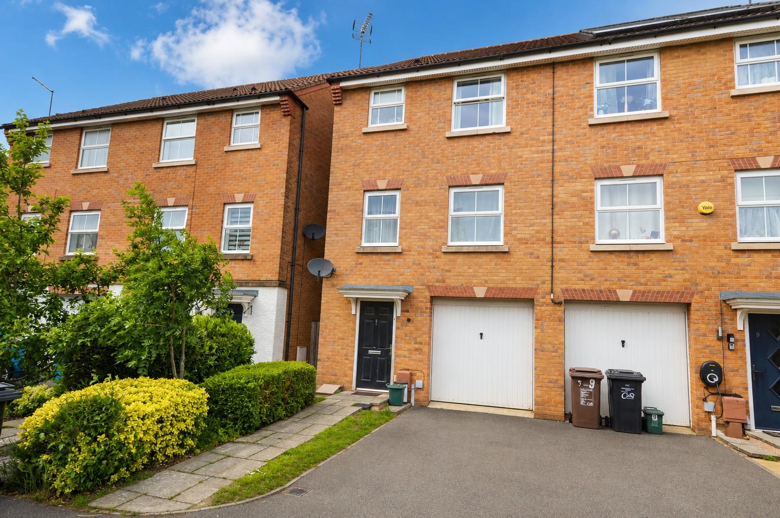 4 bedroom Semi-detached house Under Offer