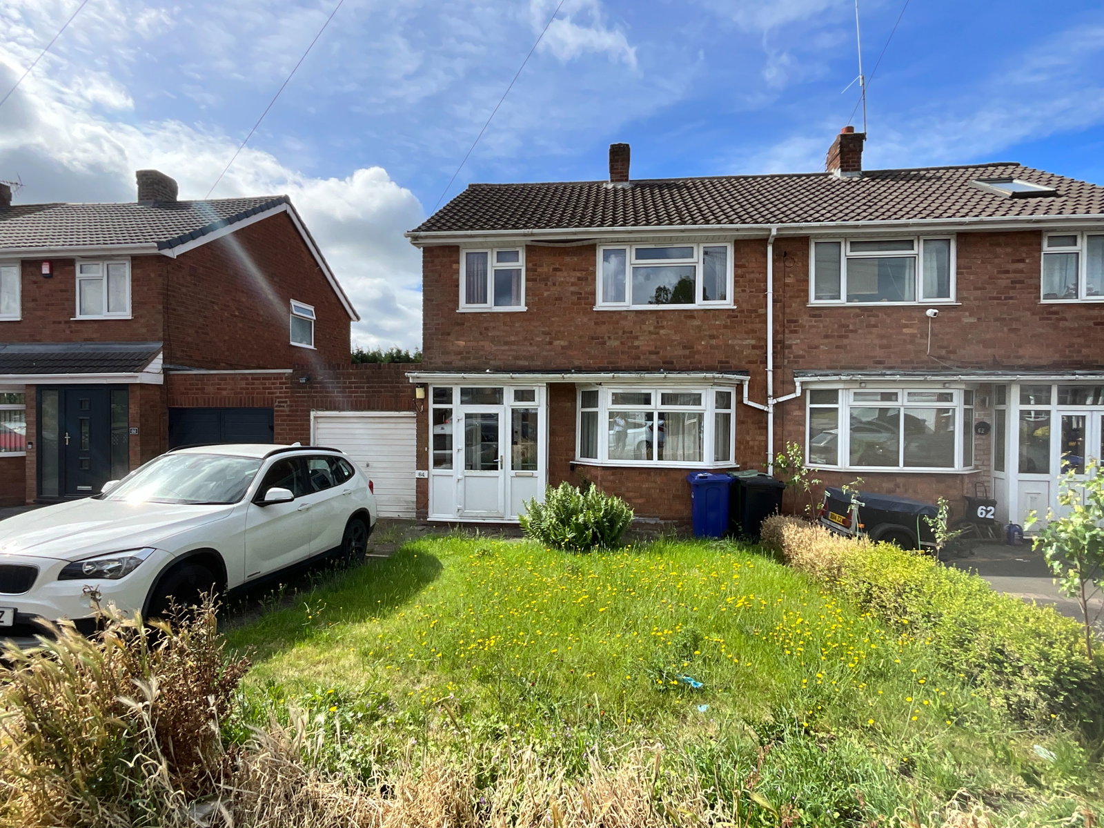 3 bedroom Semi-detached house Under Offer