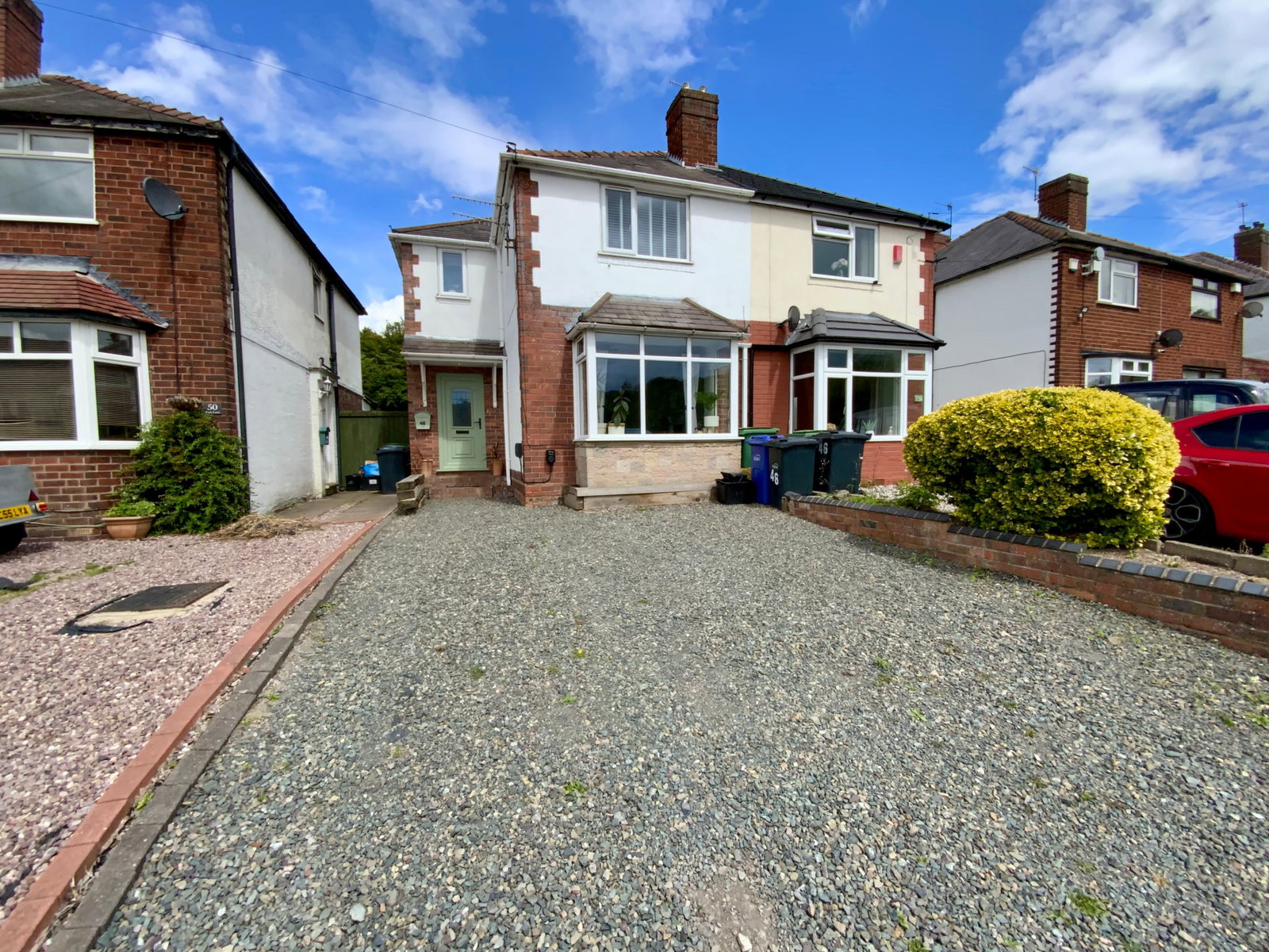 2 bedroom Semi-detached house Under Offer