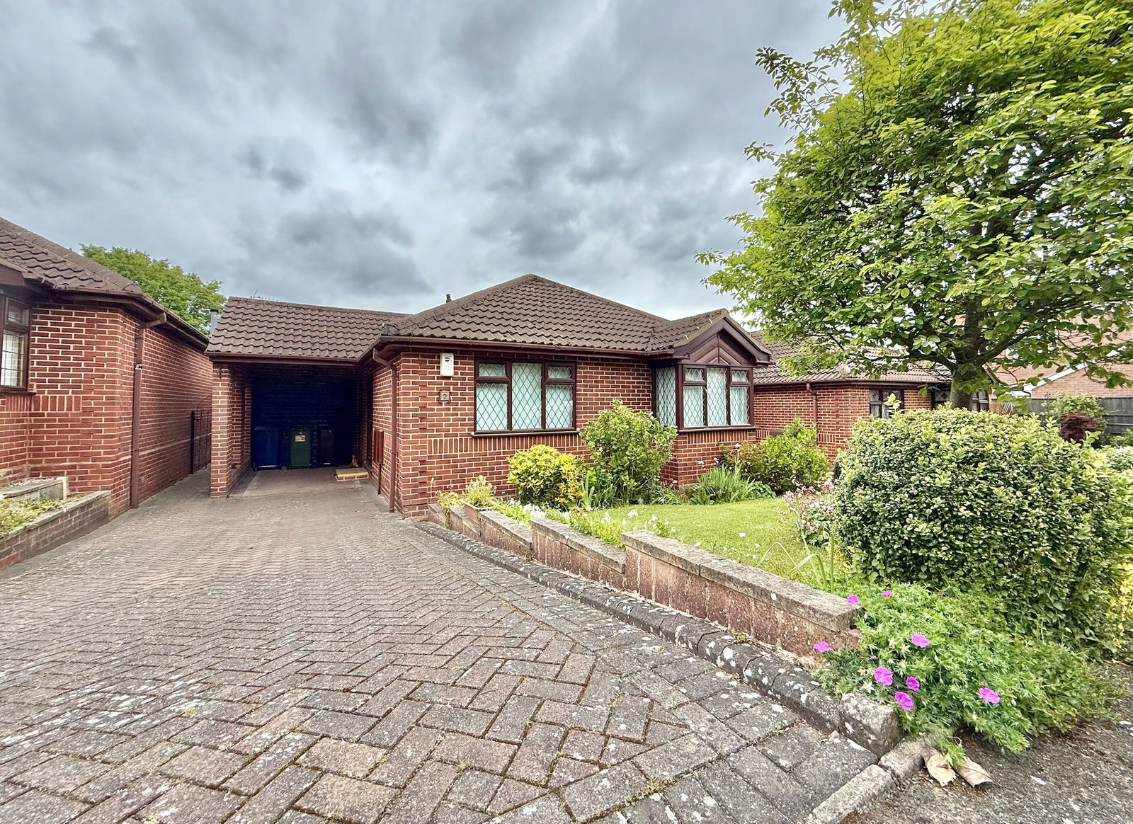 2 bedroom Detached bungalow For Sale