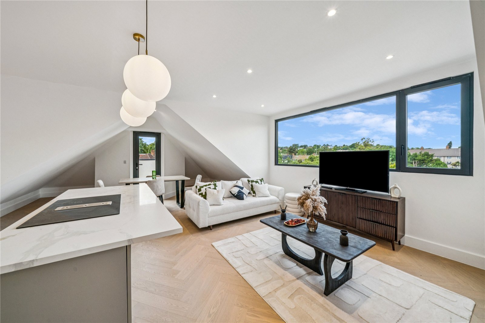 2 bedroom Flat For Sale