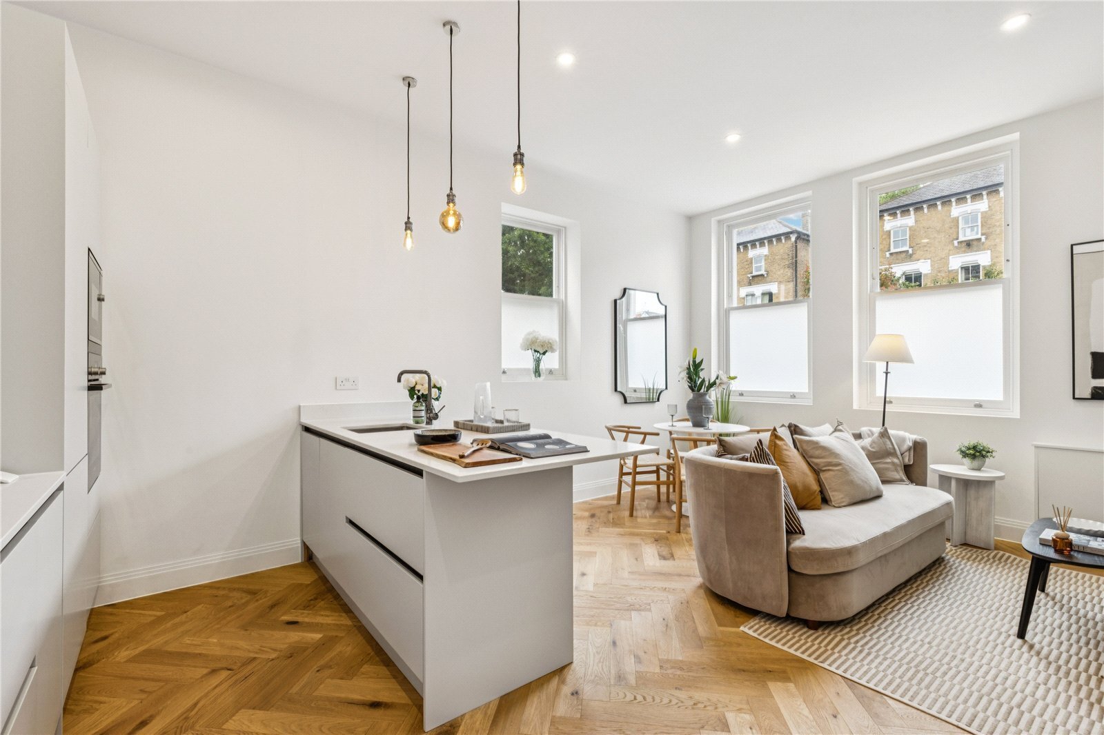 2 bedroom Flat For Sale