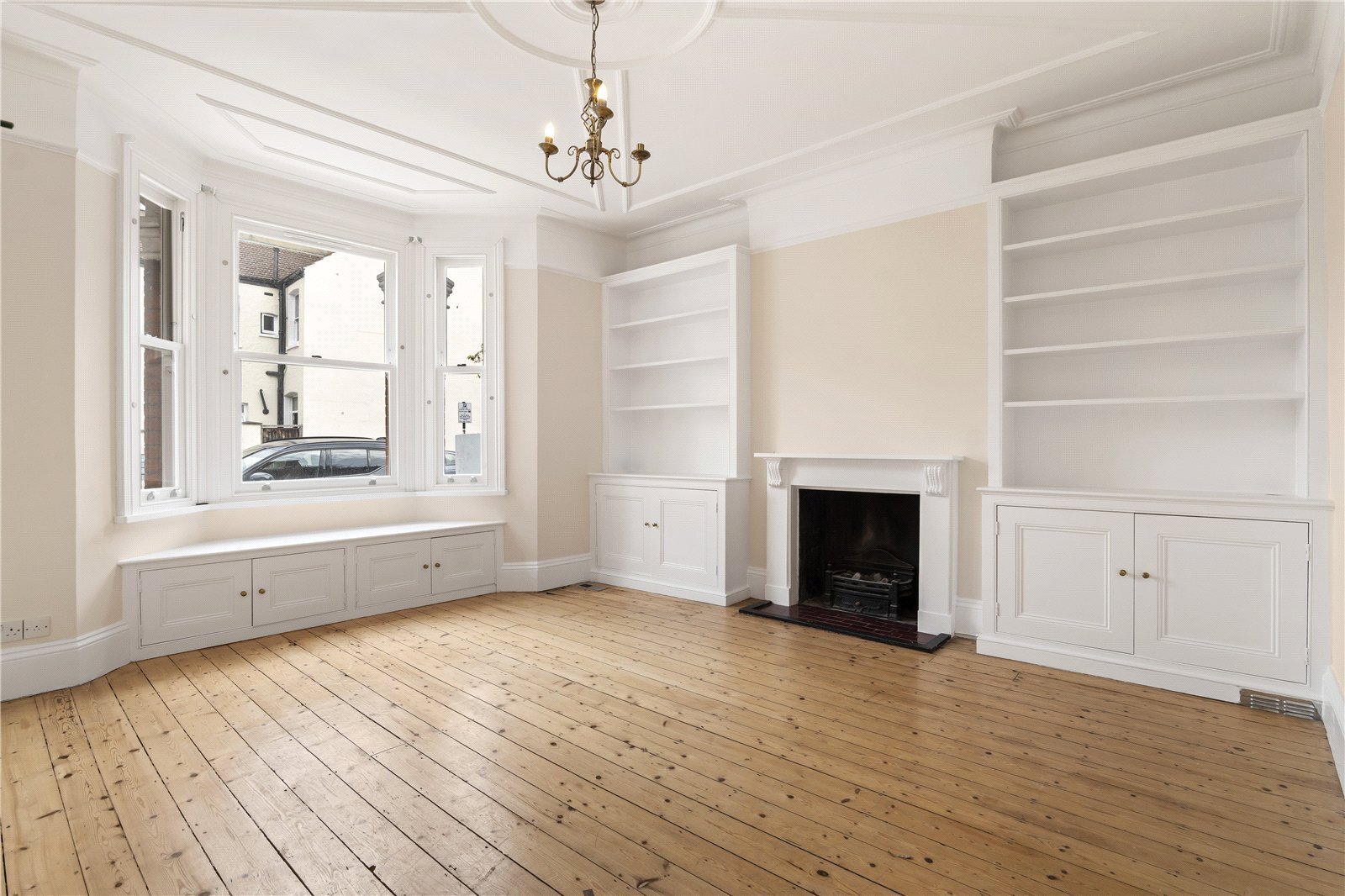 3 bedroom Flat For Sale