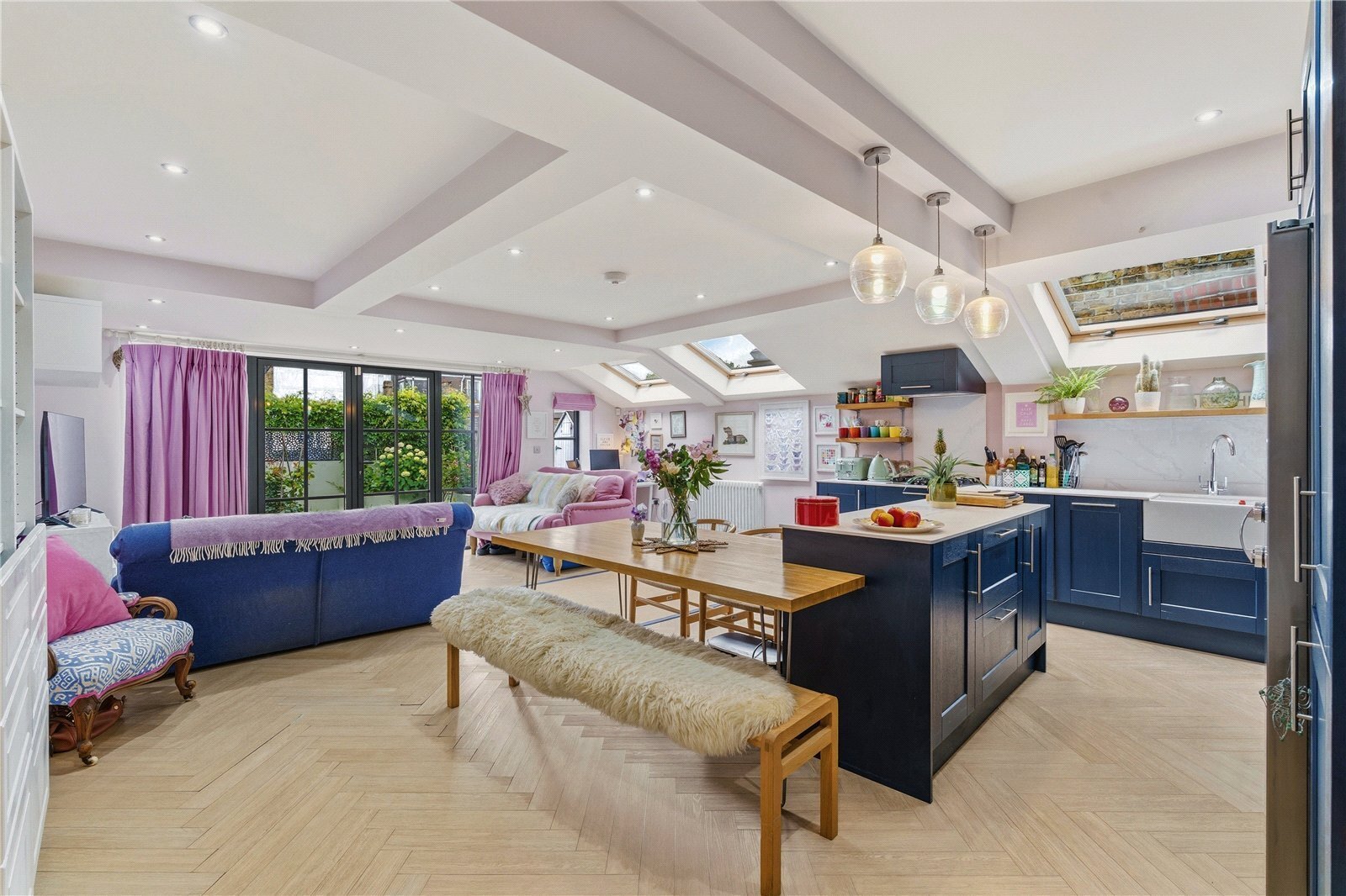 3 bedroom Flat For Sale