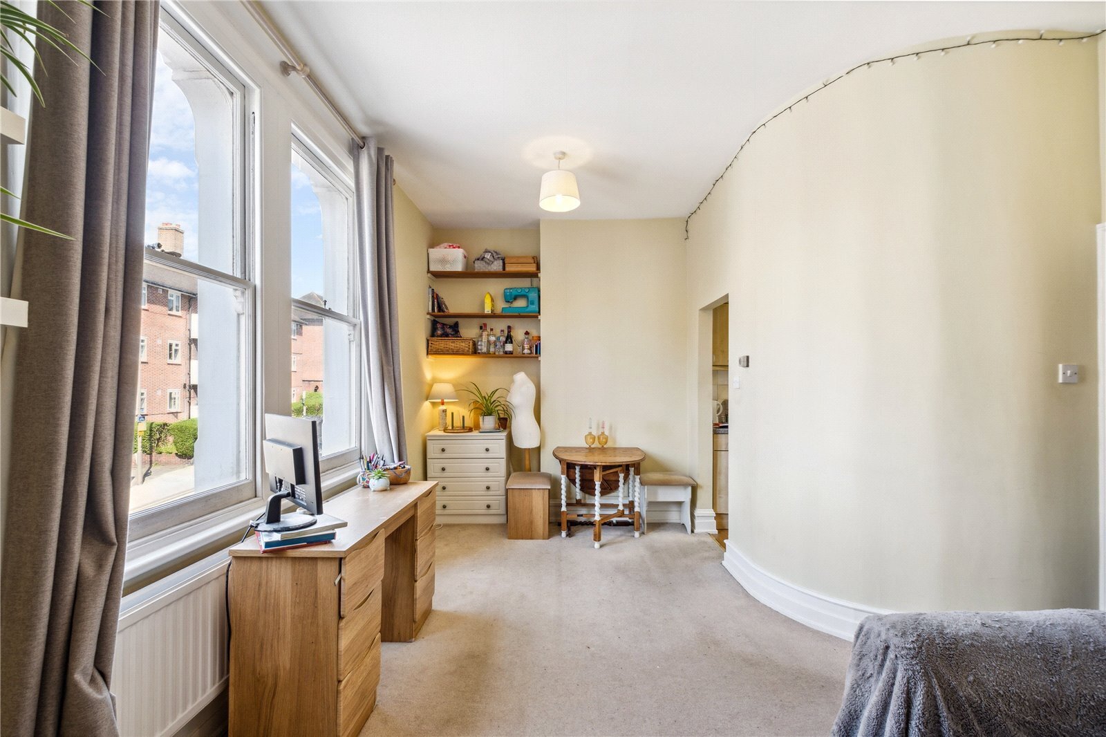 2 bedroom Flat For Sale