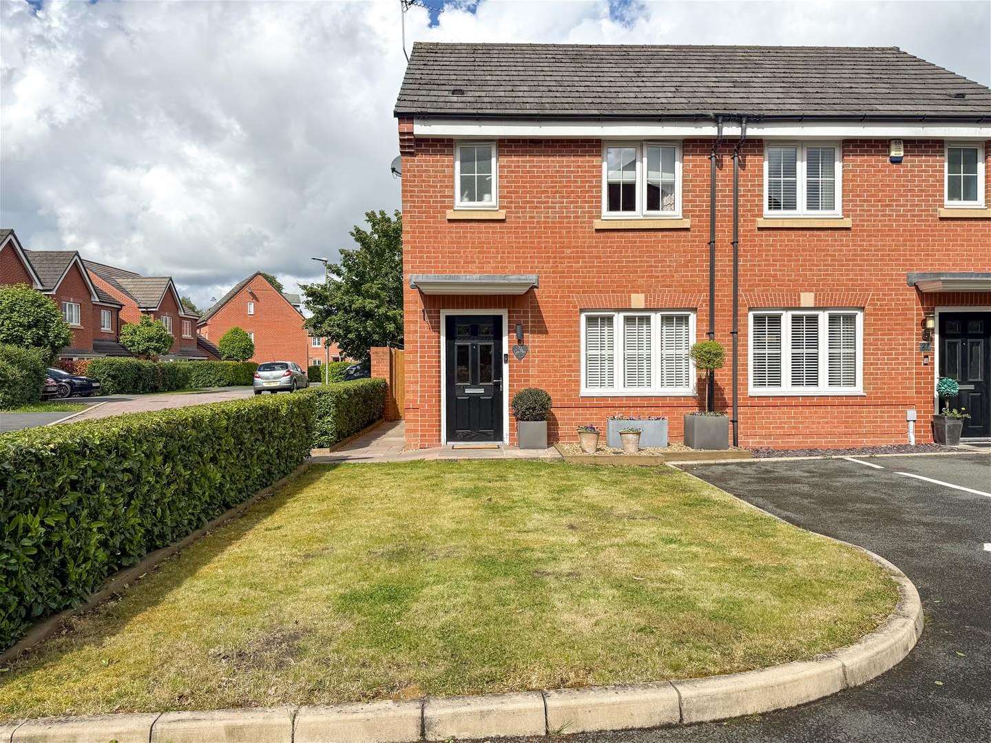 2 bedroom House (unspecified) Under Offer