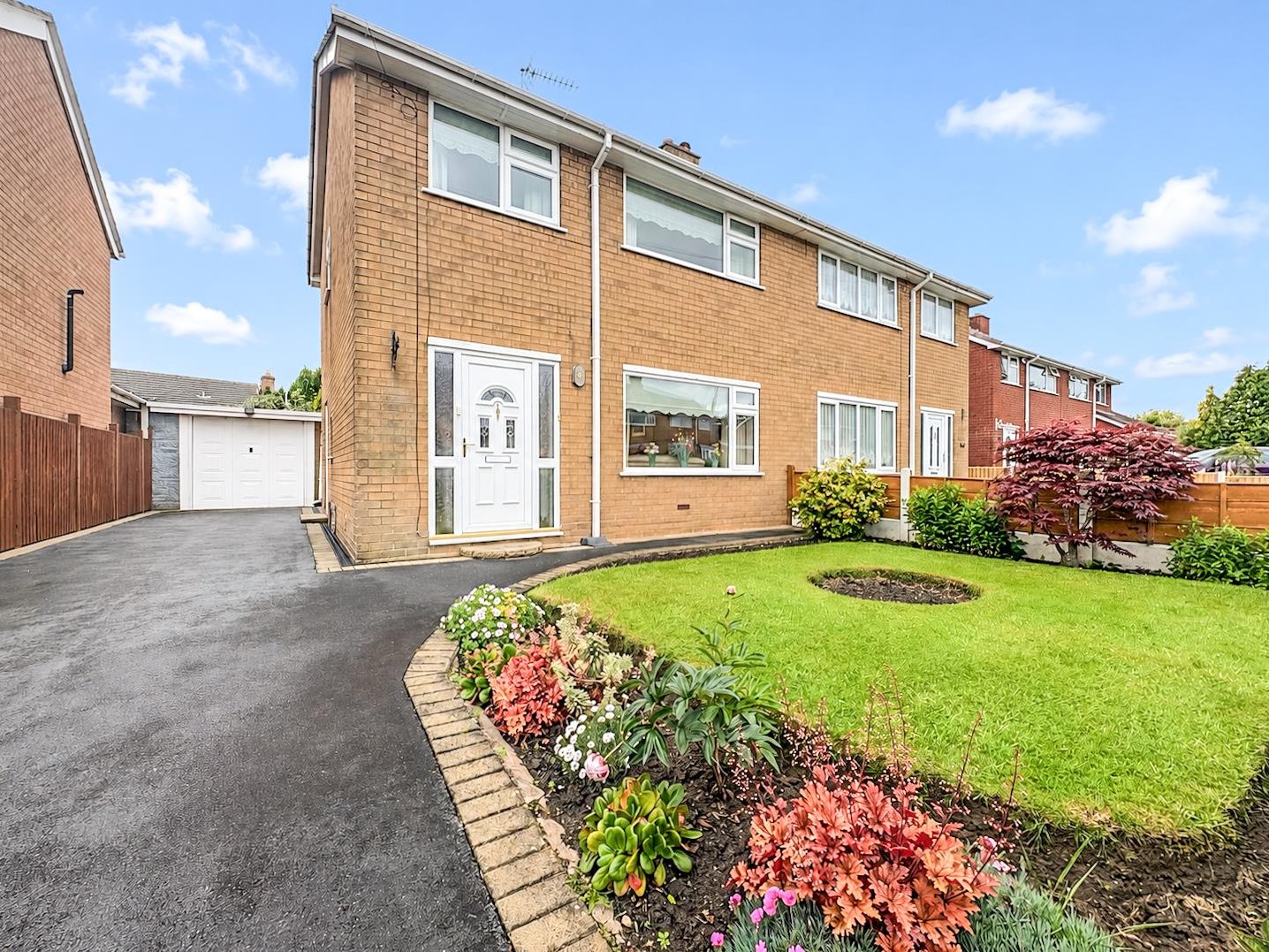 3 bedroom Semi-detached house For Sale