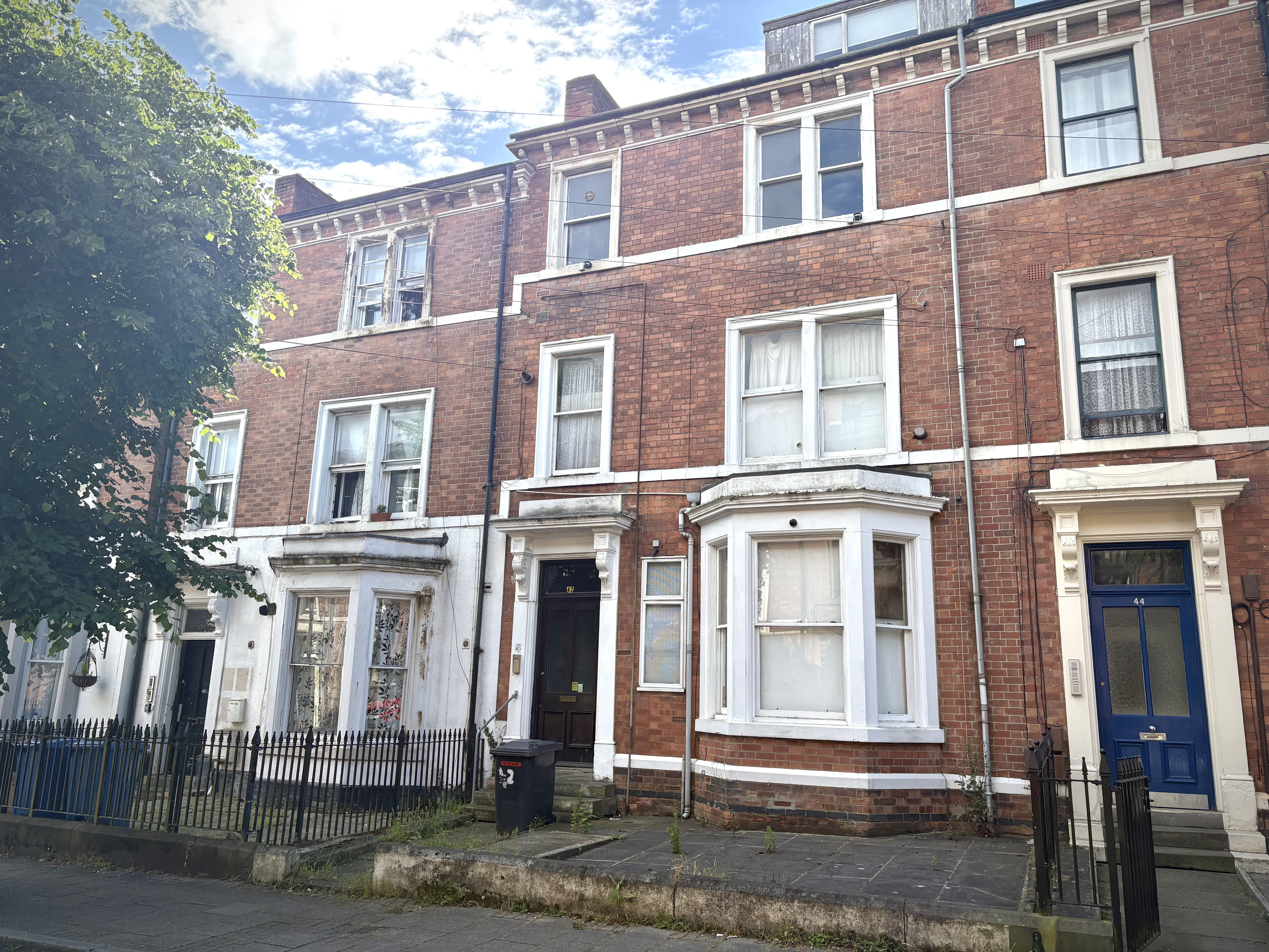 6 bedroom Block of Apartments For Sale