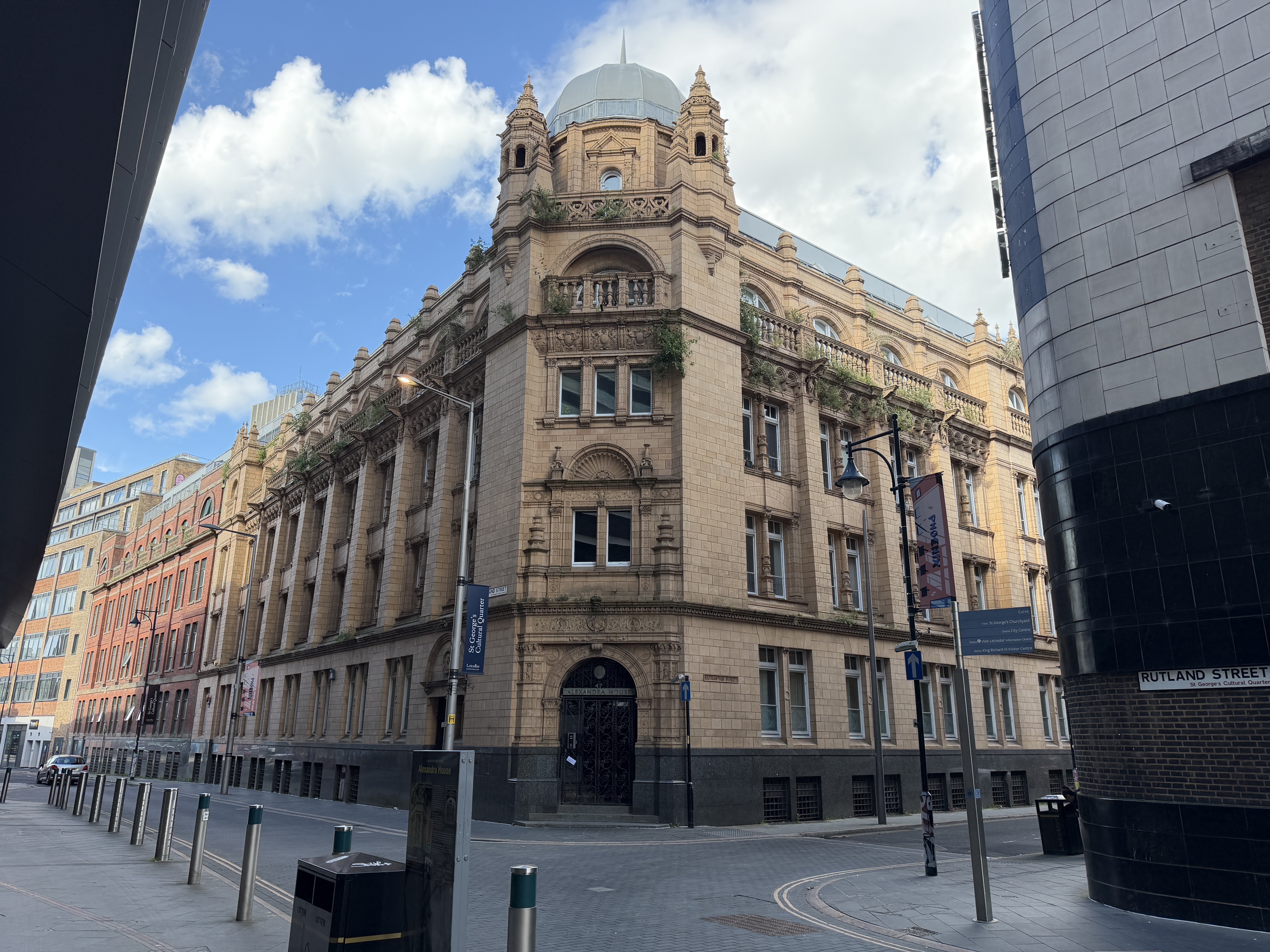 3 bedroom Apartment For Sale
