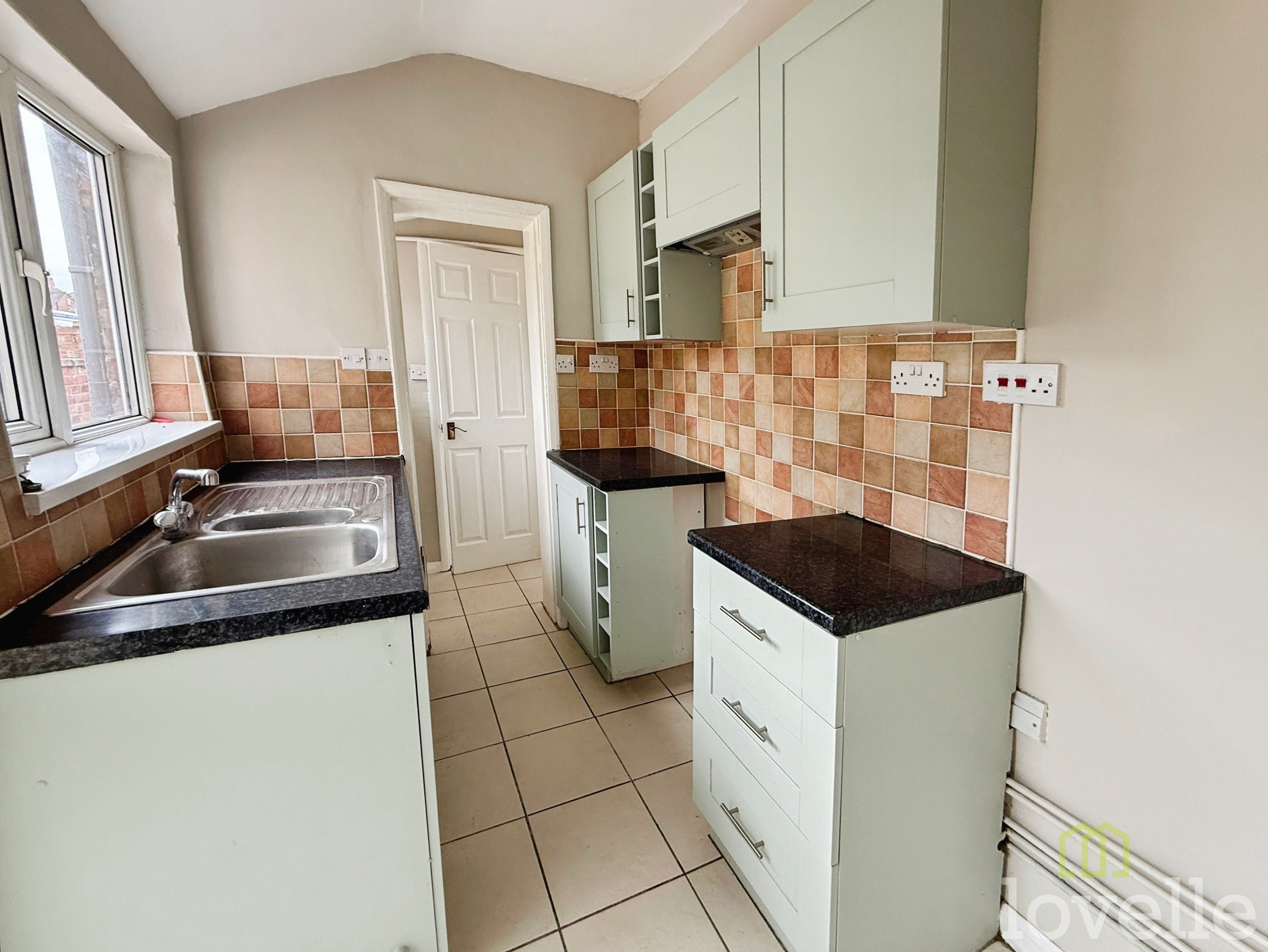 3 bedroom Terraced House To Let
