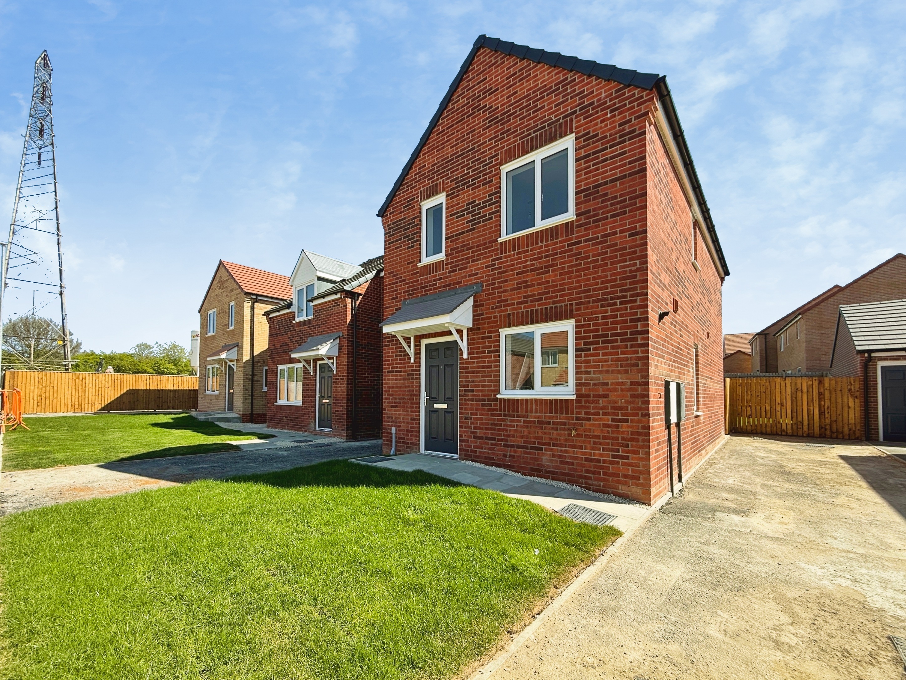 3 bedroom Semi-detached house To Let