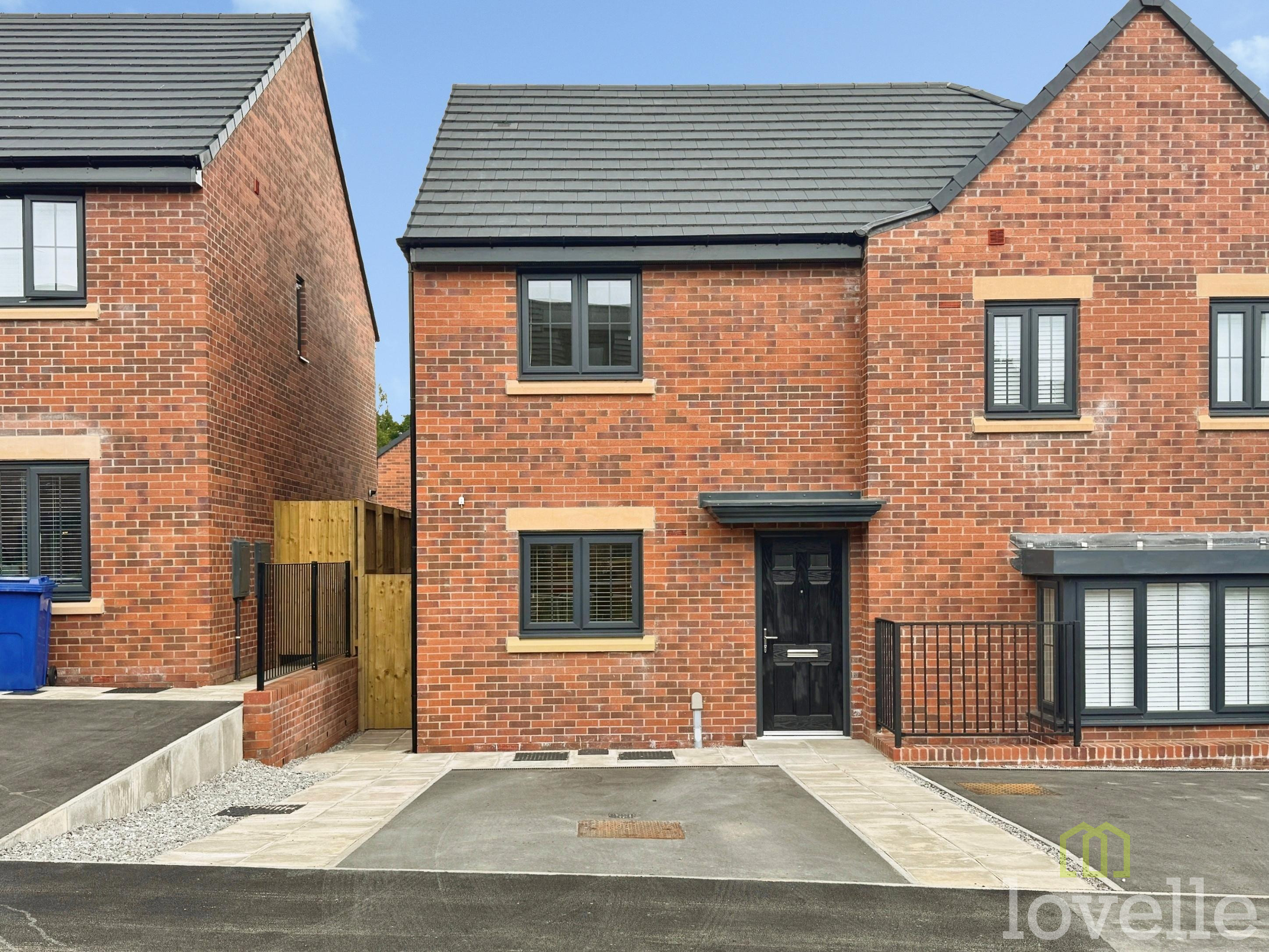 2 bedroom Semi-detached house For Sale