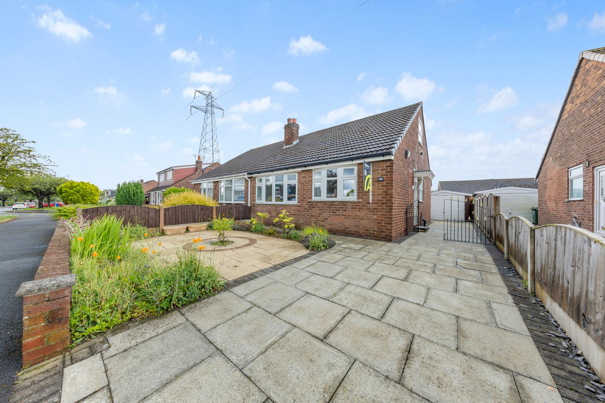 3 bedroom Semi-detached house For Sale