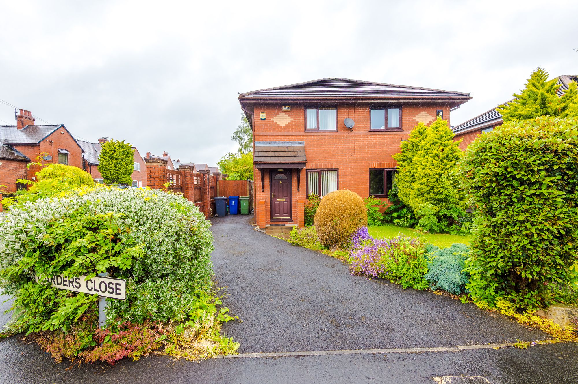 2 bedroom Semi-detached house For Sale