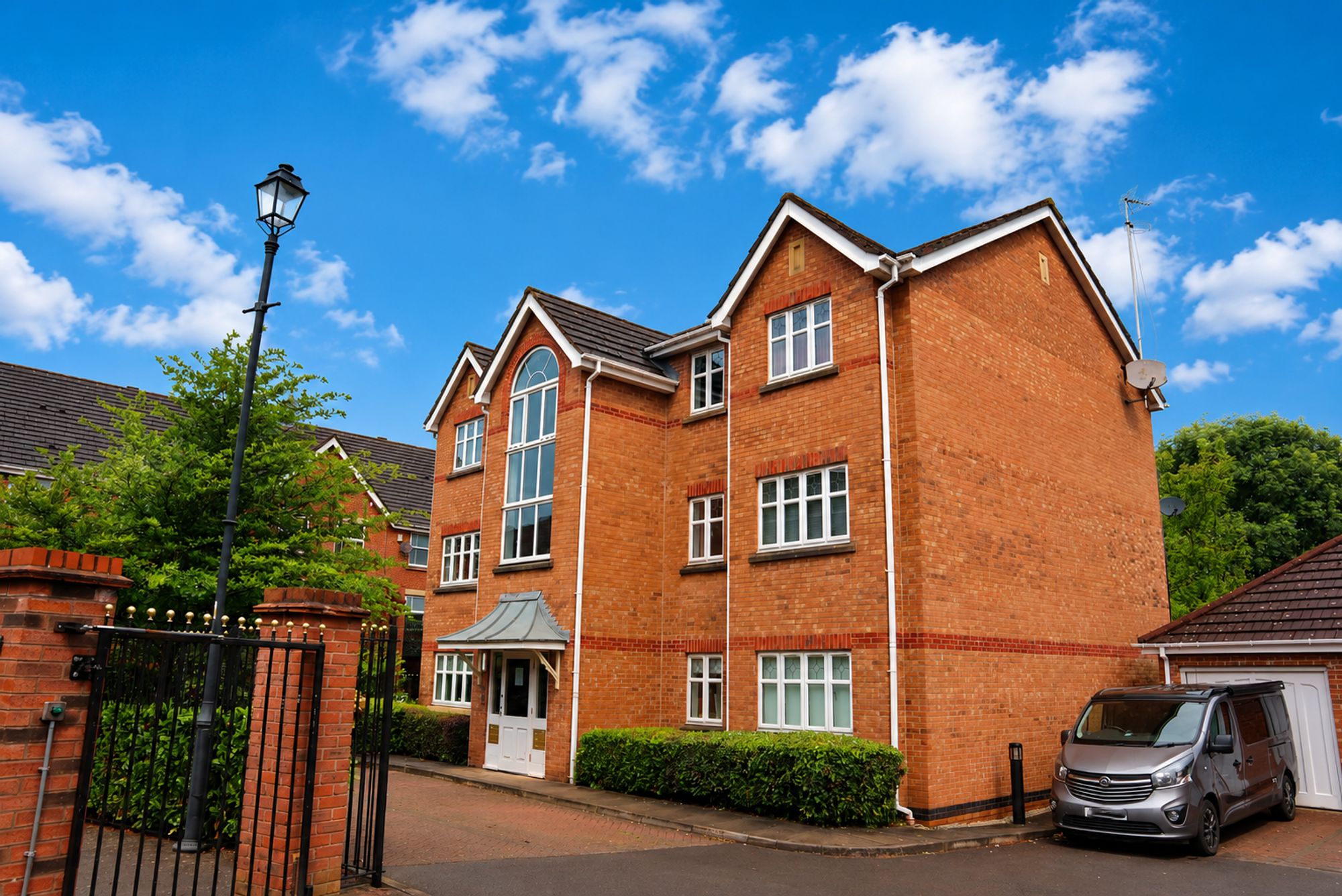 2 bedroom Flat share For Sale