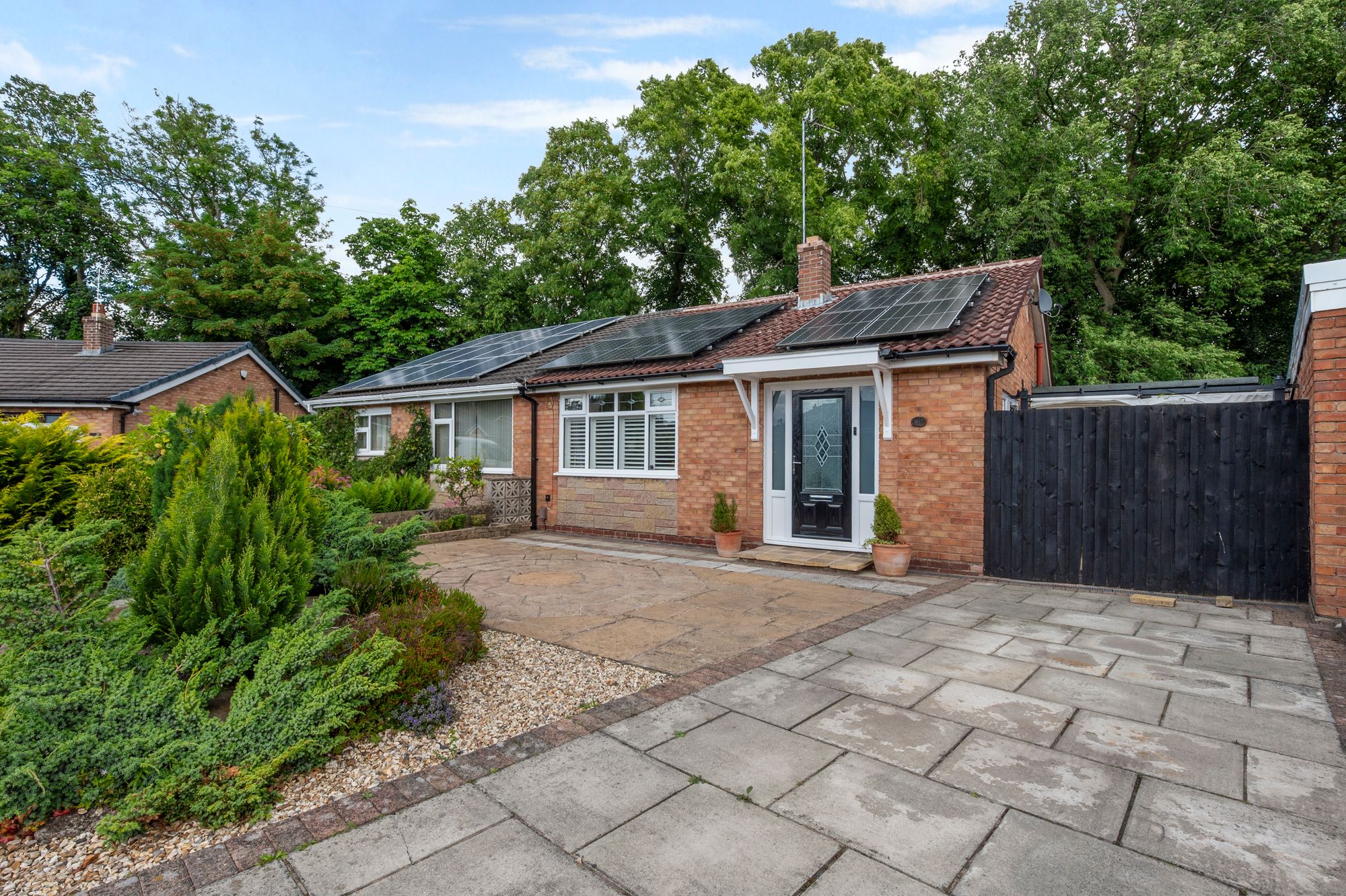 2 bedroom Detached bungalow For Sale
