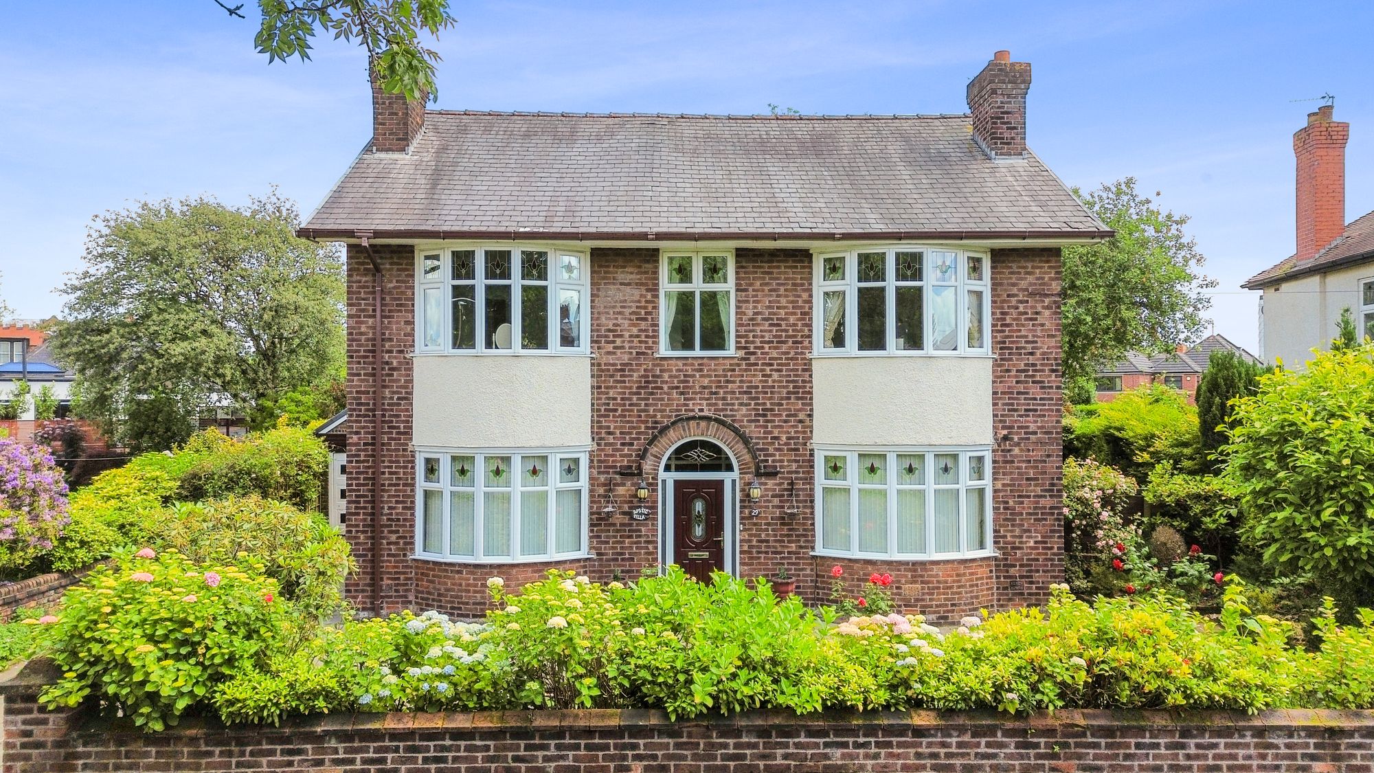 5 bedroom Detached house Under Offer