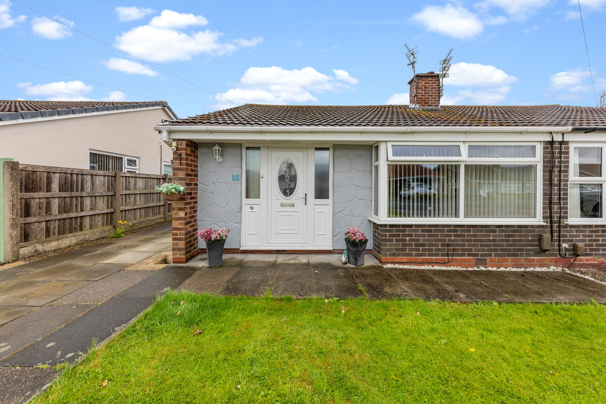 2 bedroom Detached bungalow For Sale