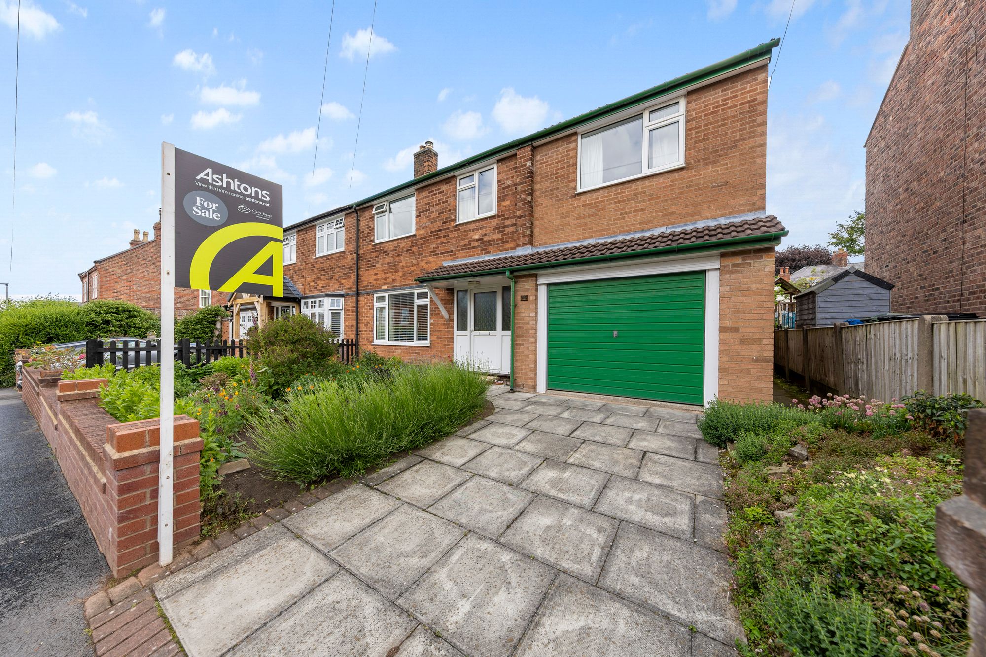 5 bedroom Semi-detached house Under Offer