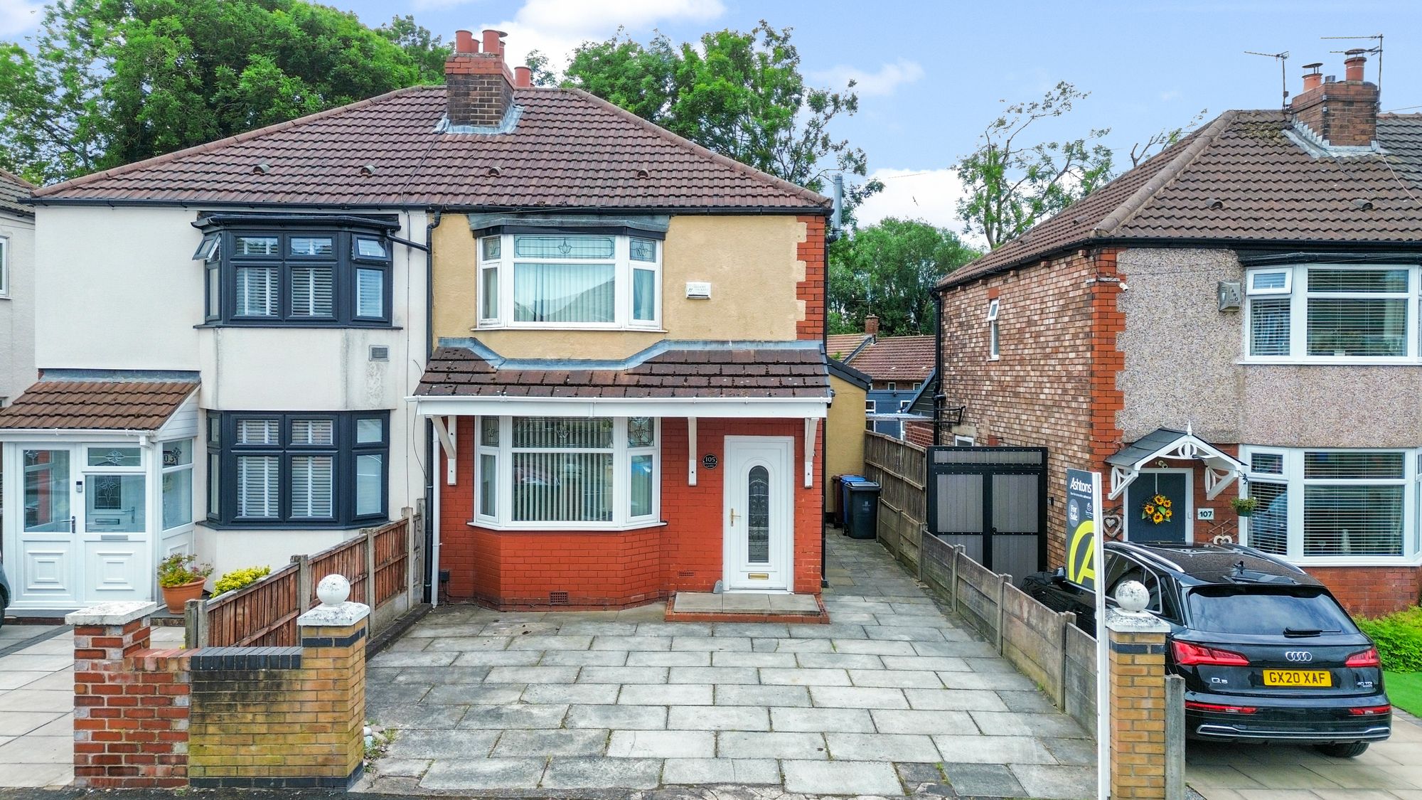 2 bedroom Semi-detached house Under Offer