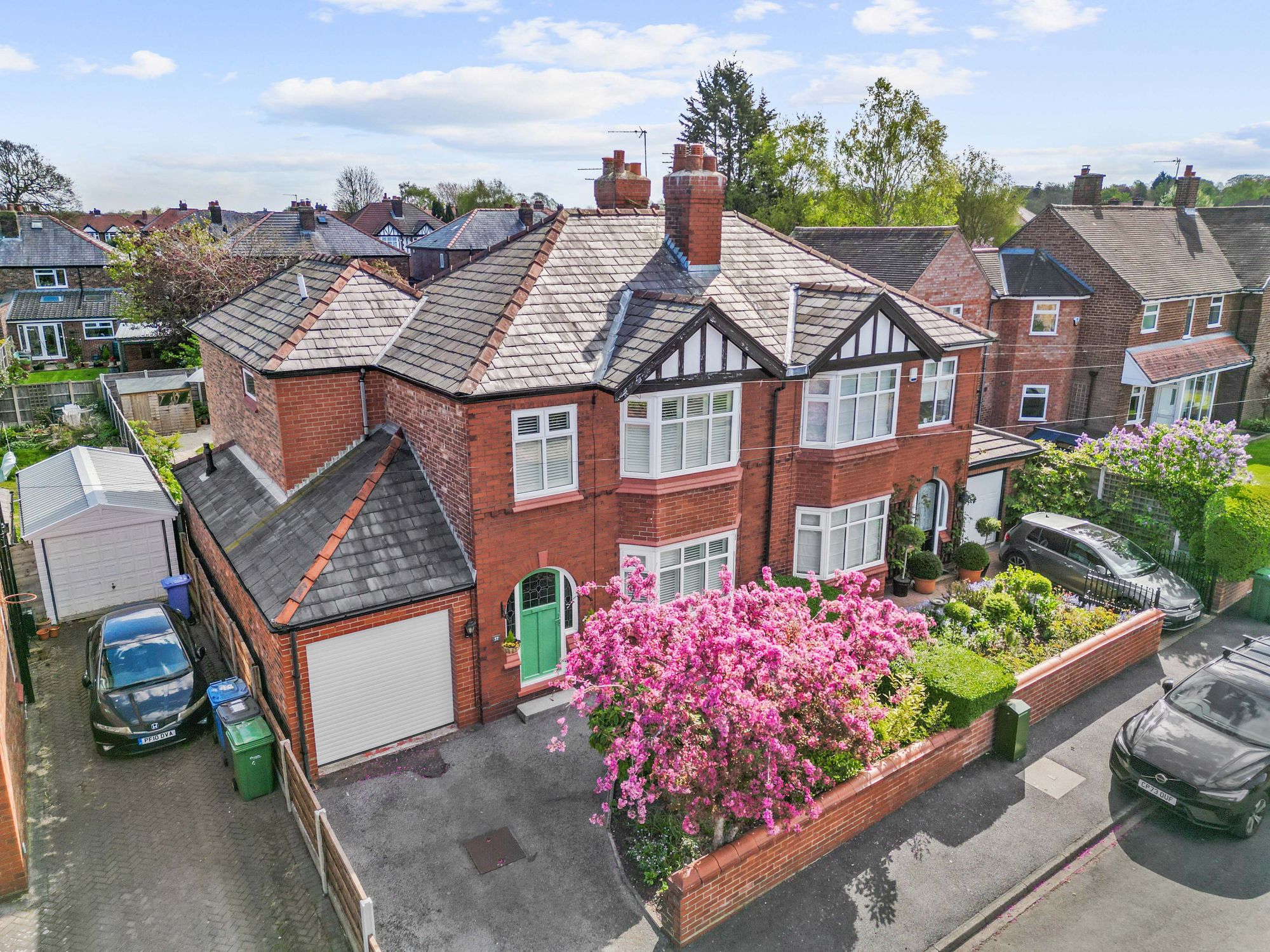 4 bedroom Semi-detached house Under Offer