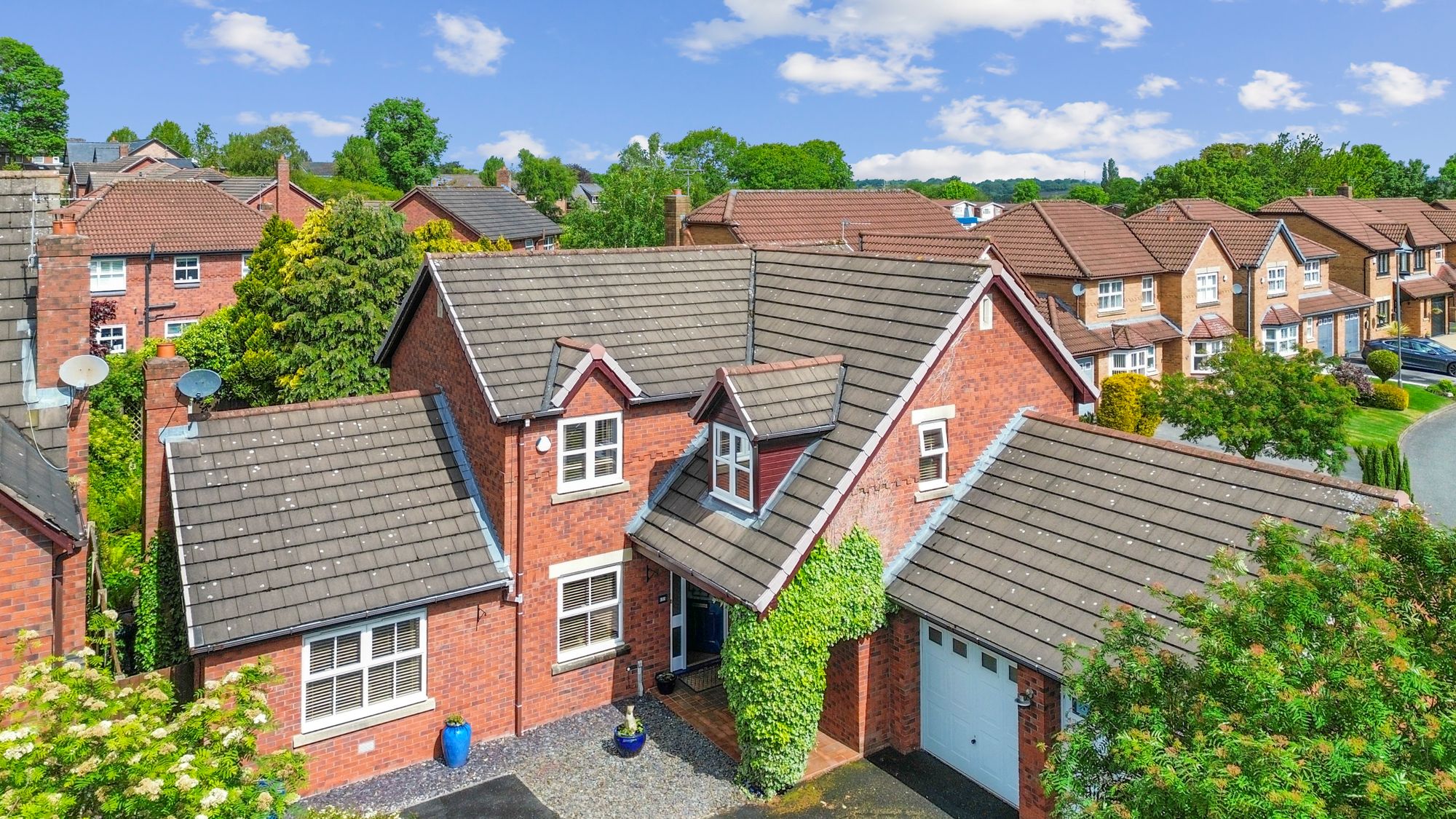 4 bedroom Detached house Under Offer