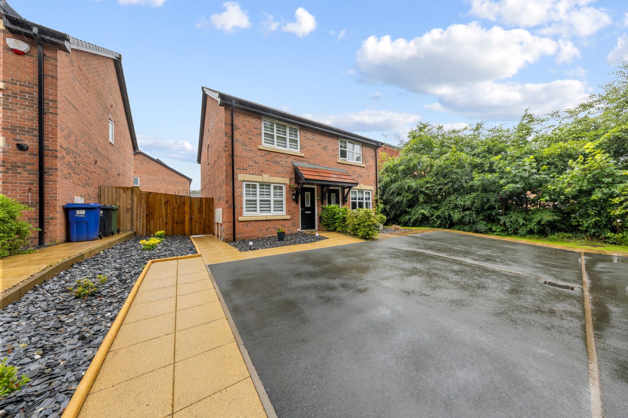 2 bedroom Semi-detached house For Sale