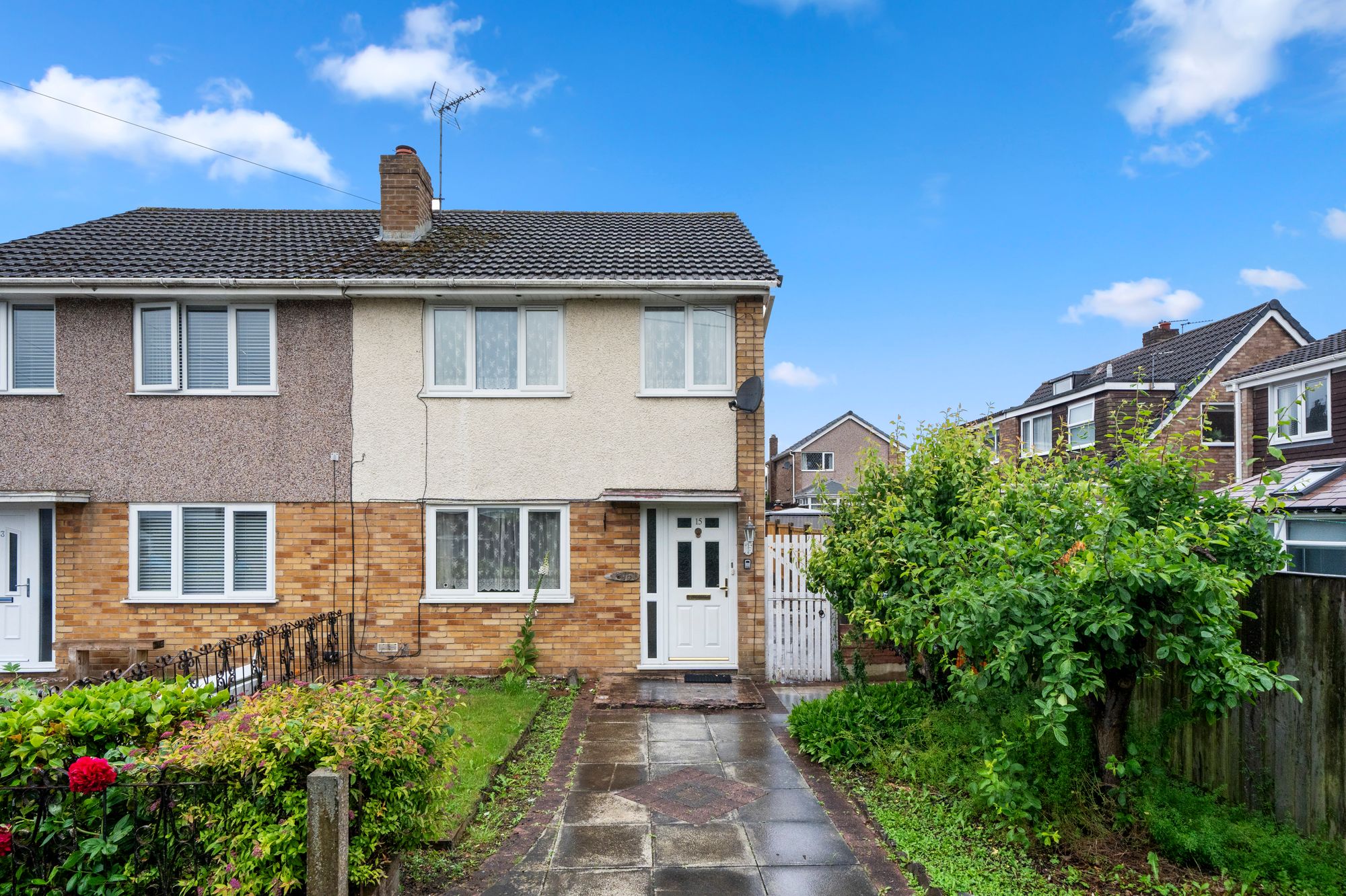 3 bedroom Semi-detached house For Sale